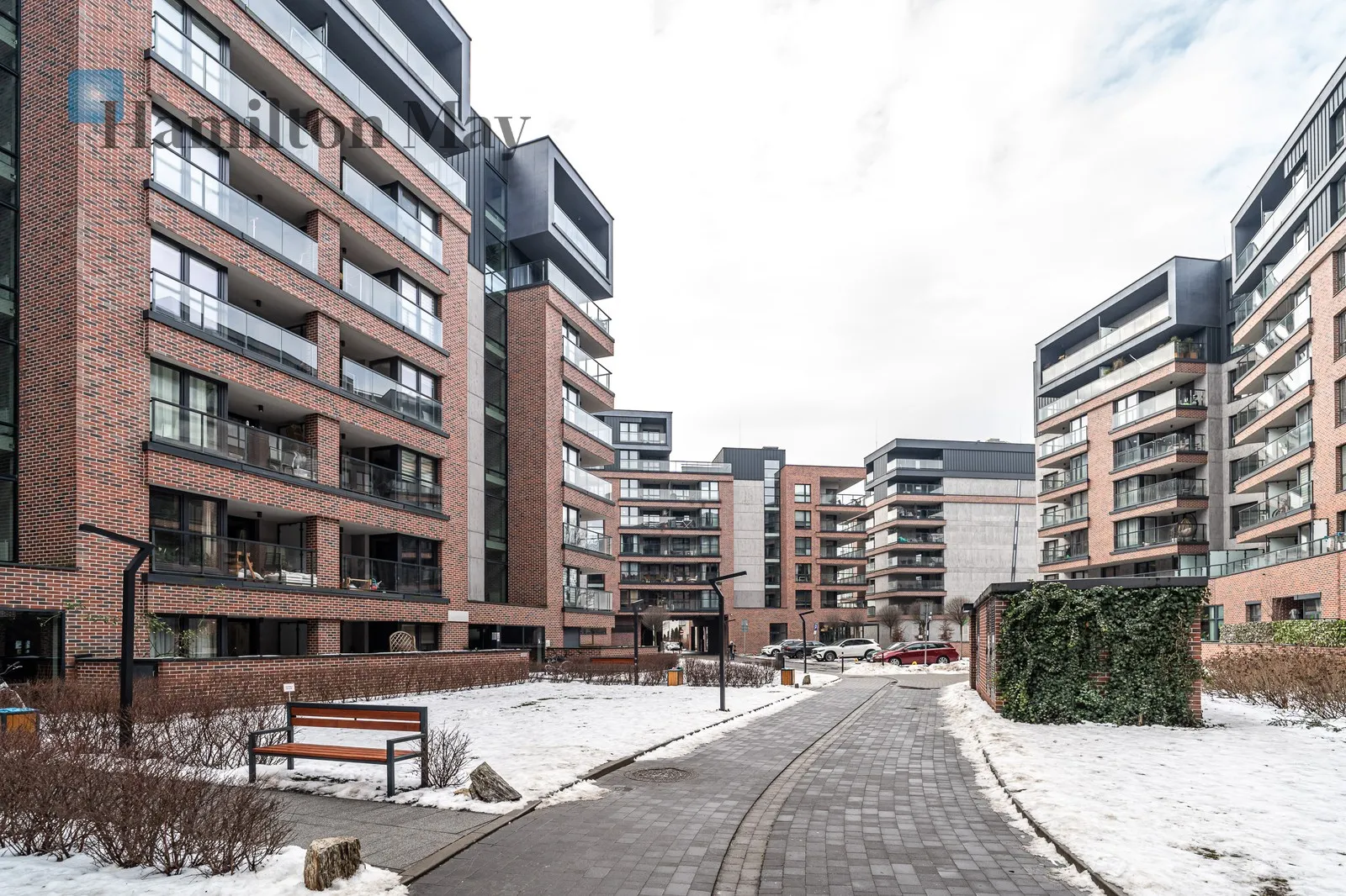 Елегантна квартира в Заблочі з лоджією, гаражем та коморою - slider