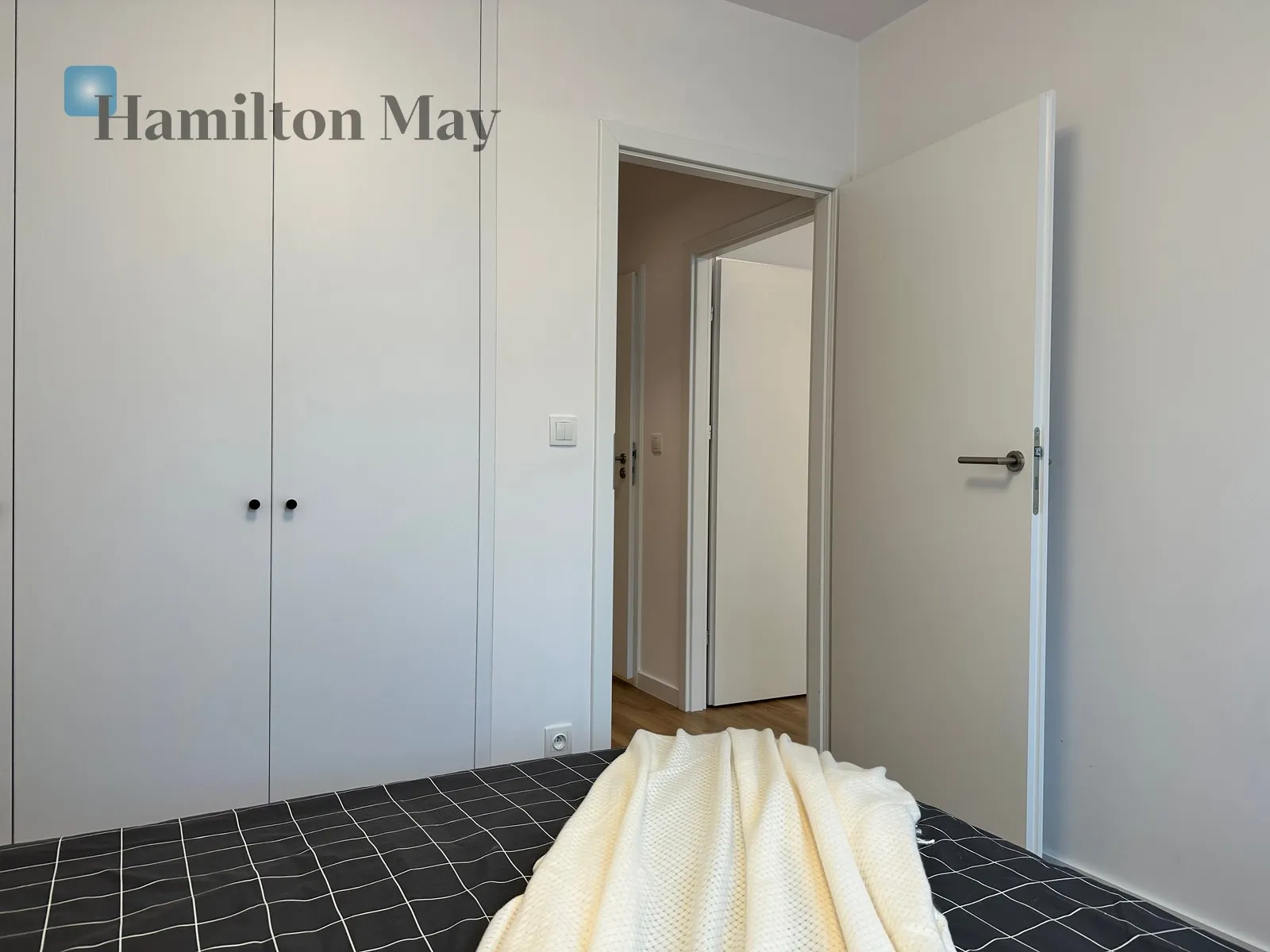 Street: Bokserska Region: Mokotów Subregion: Służewiec Distance to centre: 6.51 km Level: 2 Price: 1020000 PLN Bedrooms: 2 Bathrooms: 1 - slider