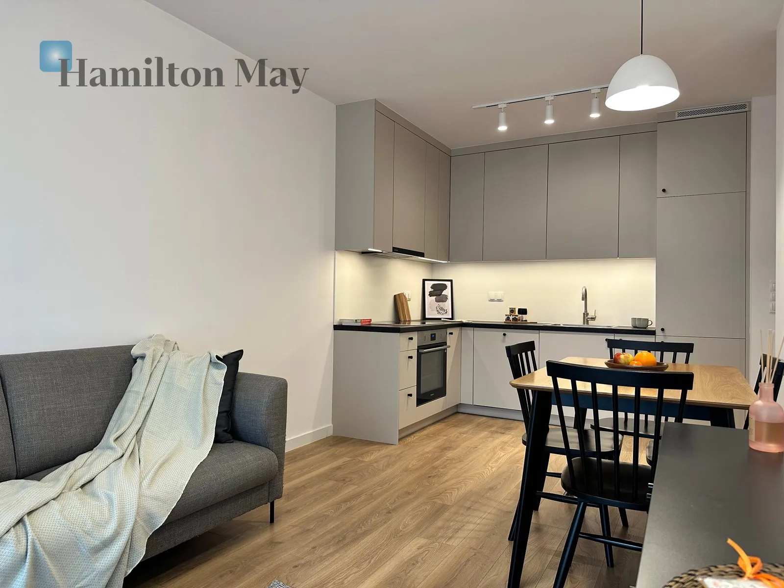 Street: Bokserska Region: Mokotów Subregion: Służewiec Distance to centre: 6.51 km Level: 2 Price: 1020000 PLN Bedrooms: 2 Bathrooms: 1 Size: 50.34m2 Price/m2: 20262 PLN - slider