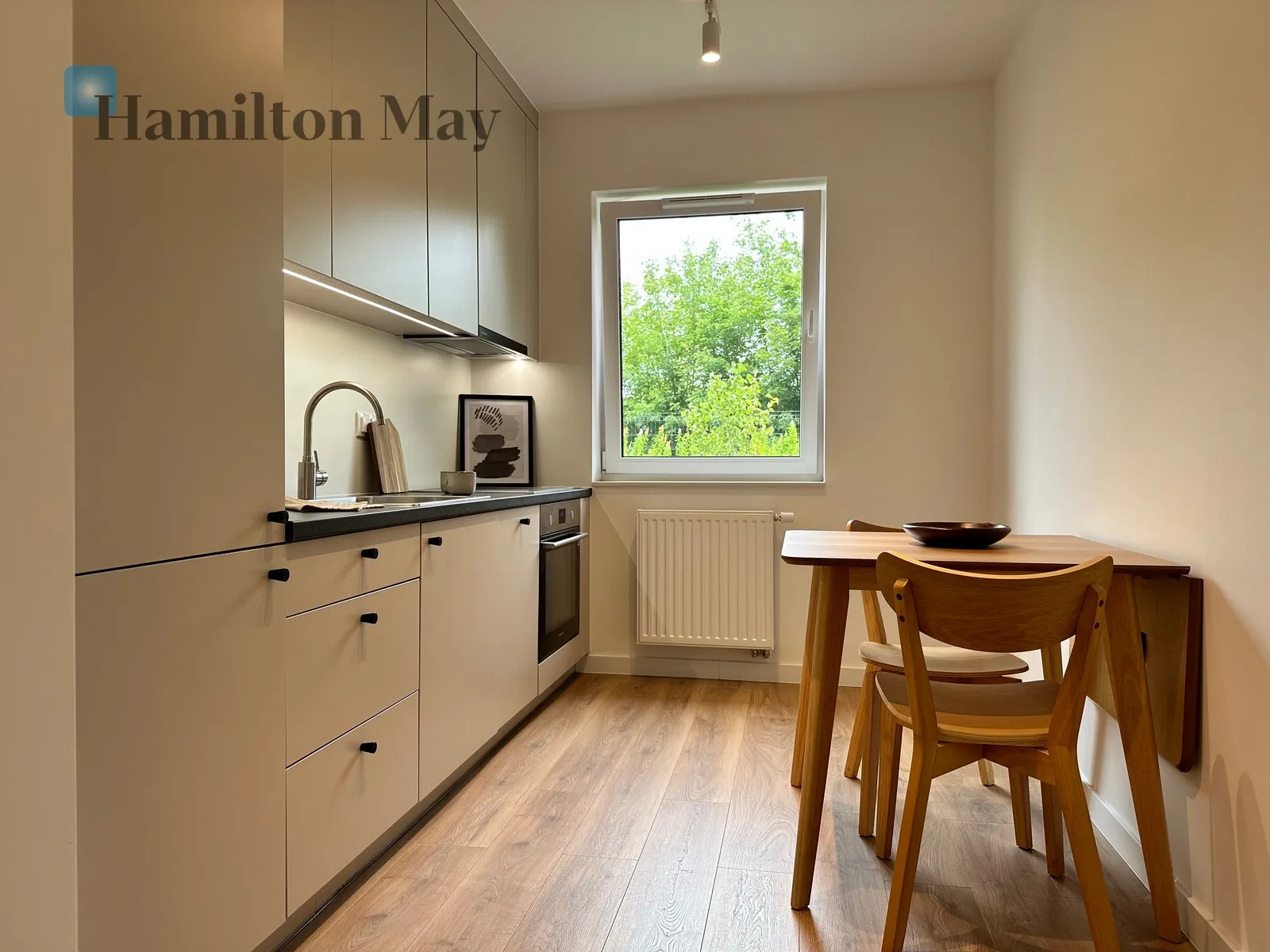 City: Warszawa Street: Bokserska Region: Mokotów Subregion: Służewiec Distance to centre: 6.51 km Level: 8 Price: 985000 PLN - slider