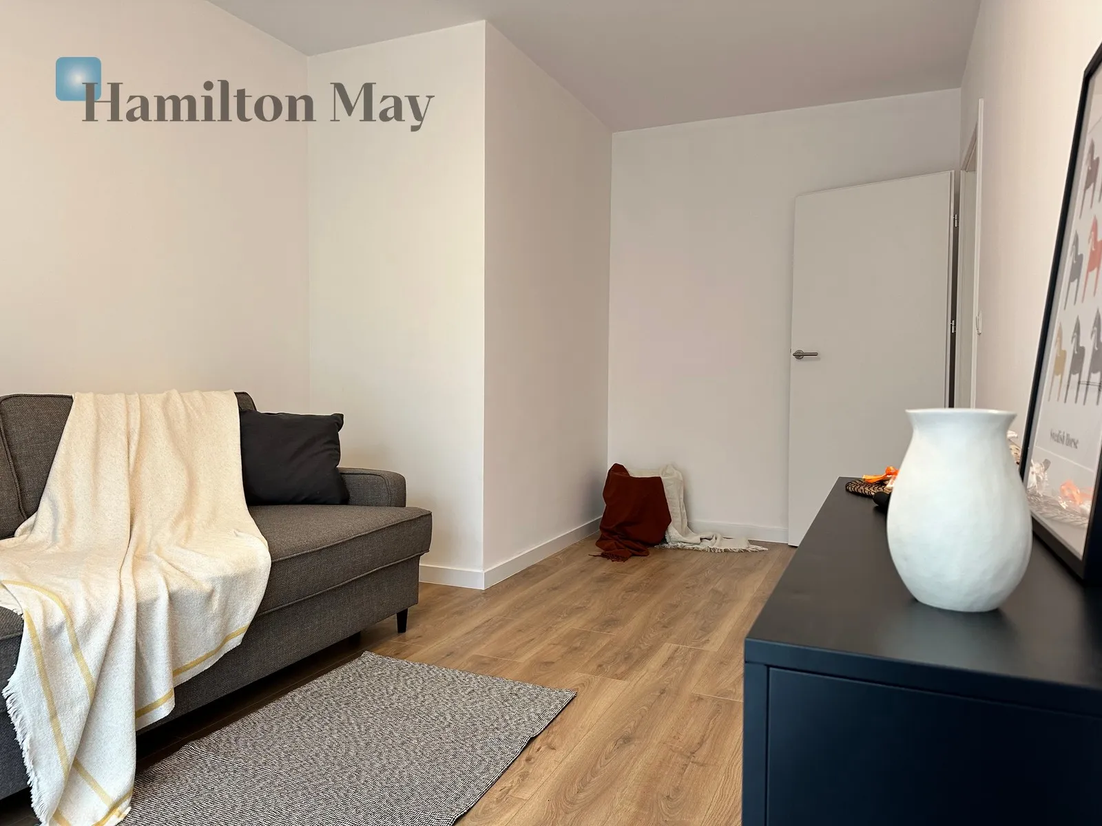 City: Warszawa Street: Bokserska Region: Mokotów Subregion: Służewiec Distance to centre: 6.51 km Level: 8 Price: 985000 PLN Bedrooms: 1 Bathrooms: 1 Size: 46.36m2 - slider