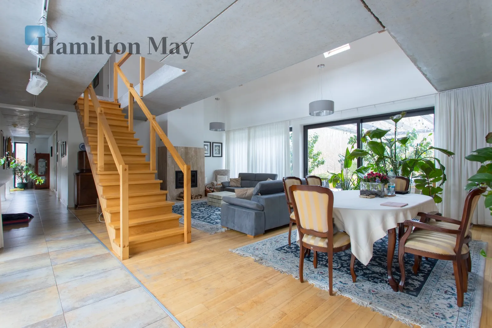 City: Chwałowice Street: Główna Region: Chwałowice Distance to centre: 27.34 km Price: 2899000 PLN Bedrooms: 6 Bathrooms: 4 - slider