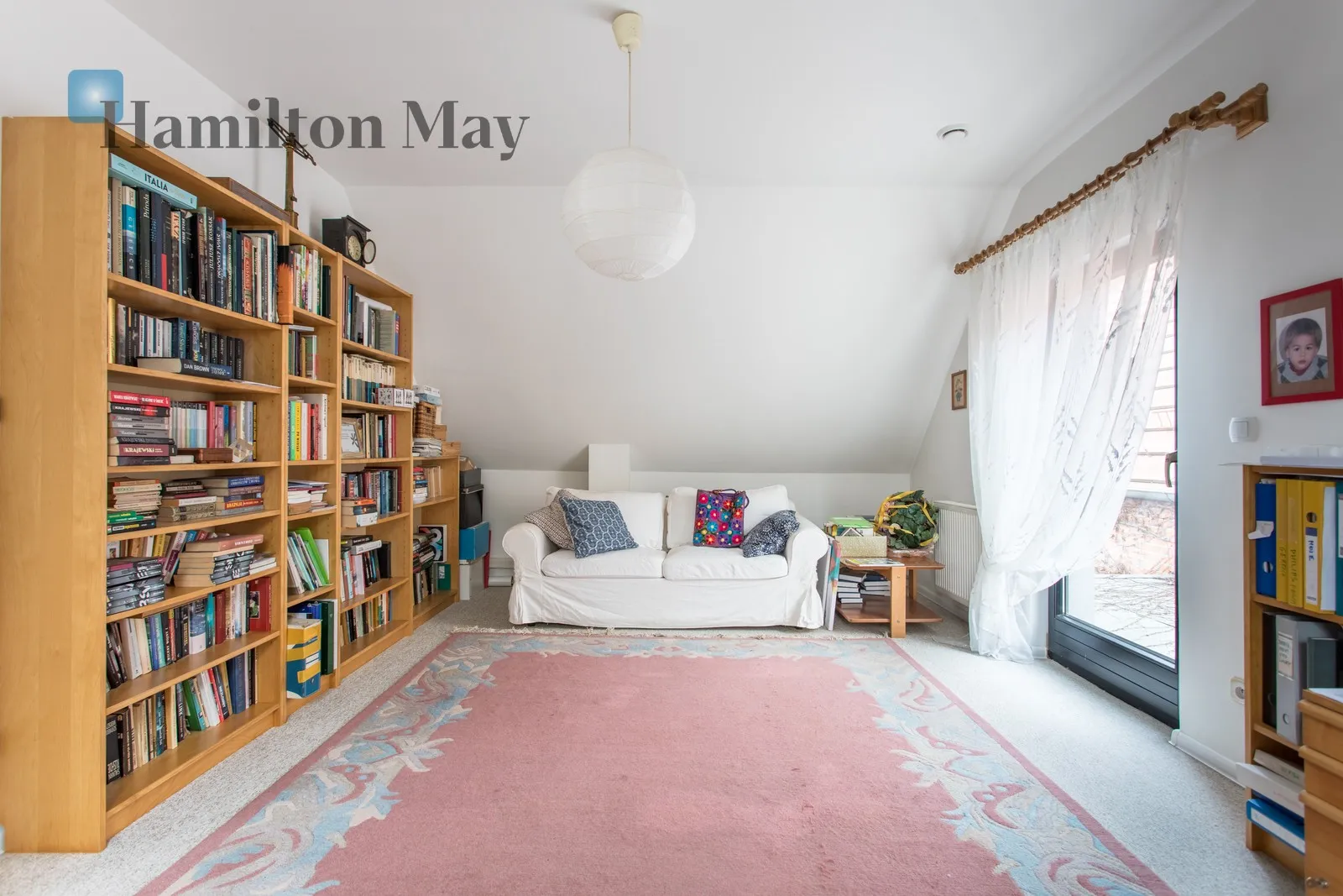 Region: Chwałowice Distance to centre: 27.34 km Price: 2899000 PLN Bedrooms: 6 Bathrooms: 4 Plot size: 8600m2 - slider