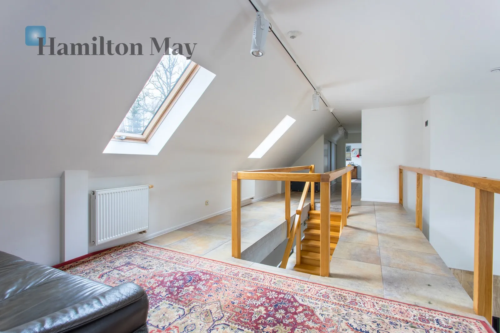 Distance to centre: 27.34 km Price: 2899000 PLN Bedrooms: 6 Bathrooms: 4 Plot size: 8600m2 Price/m2: 9663 PLN - slider