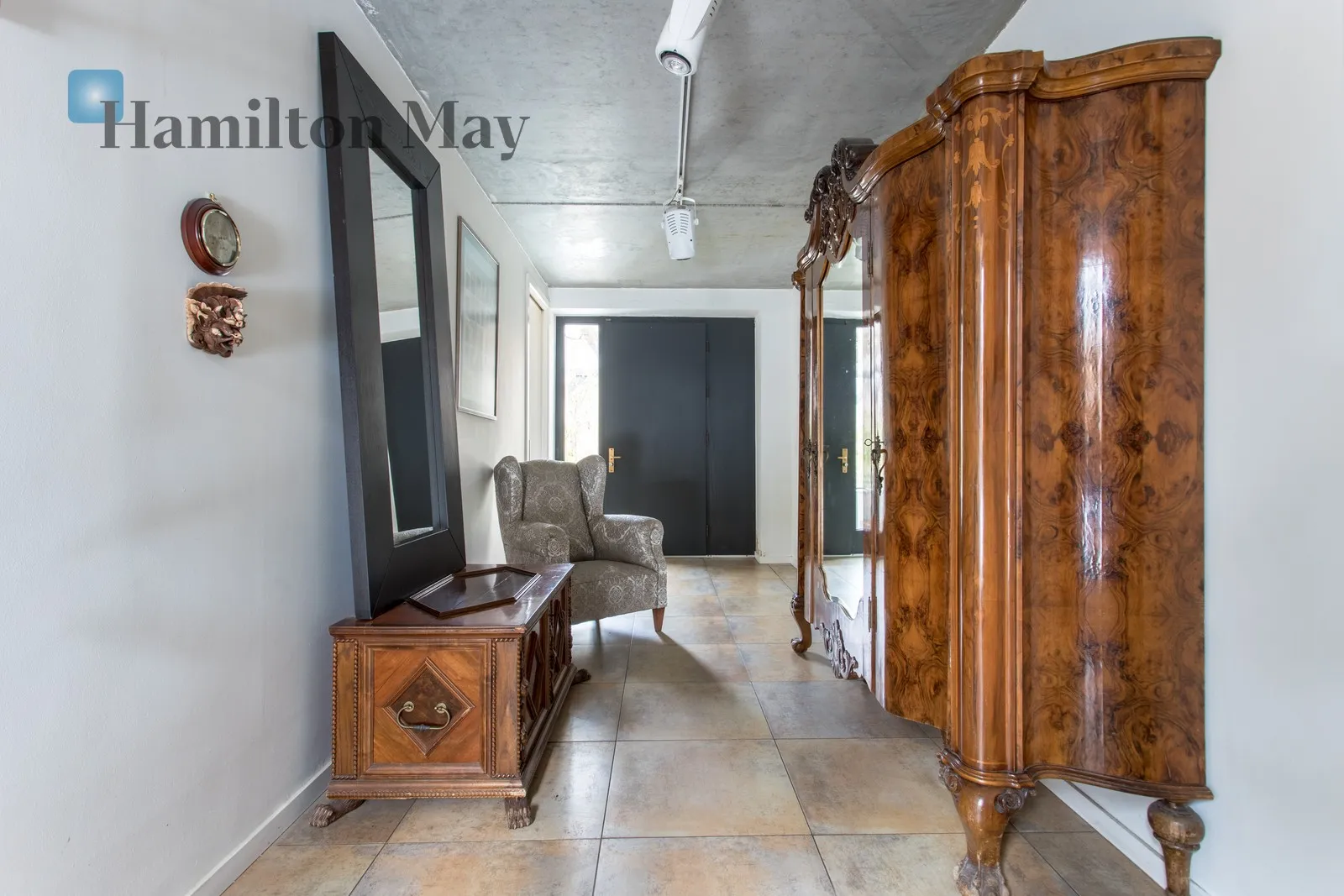 Region: Chwałowice Distance to centre: 27.34 km Price: 2899000 PLN Bedrooms: 6 Bathrooms: 4 - slider