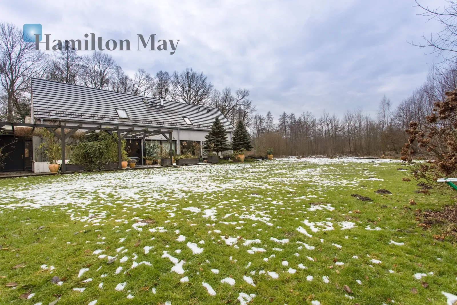 Region: Chwałowice Distance to centre: 27.34 km Price: 2899000 PLN Bedrooms: 6 - slider