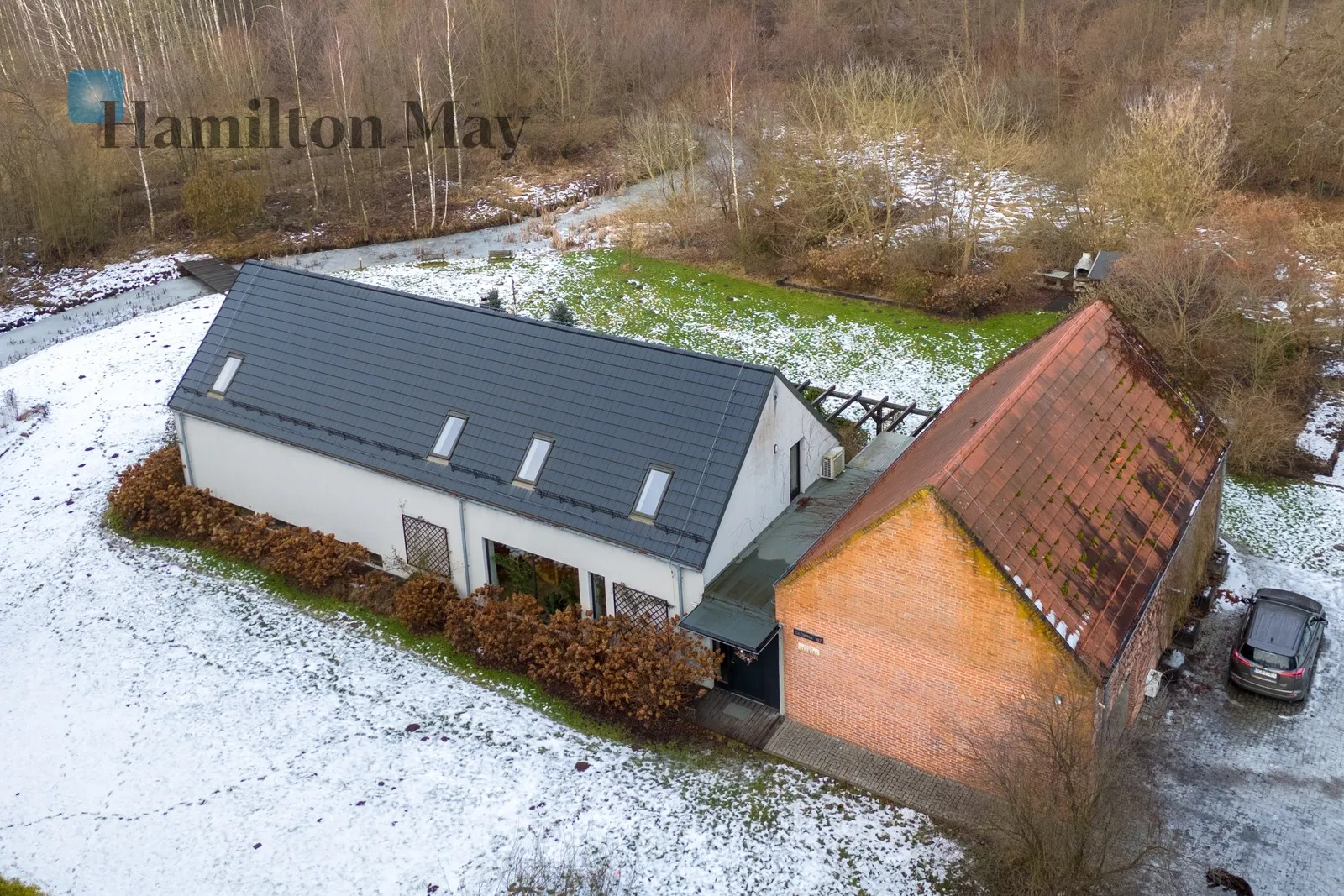Price: 2899000 PLN Bedrooms: 6 Bathrooms: 4 Plot size: 8600m2 - slider