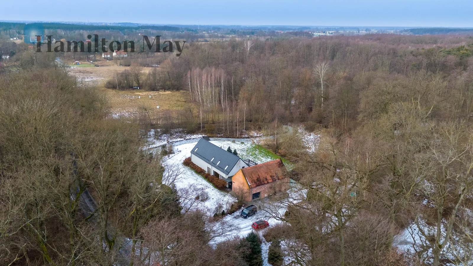 Bedrooms: 6 Bathrooms: 4 Plot size: 8600m2 Price/m2: 9663 PLN - slider