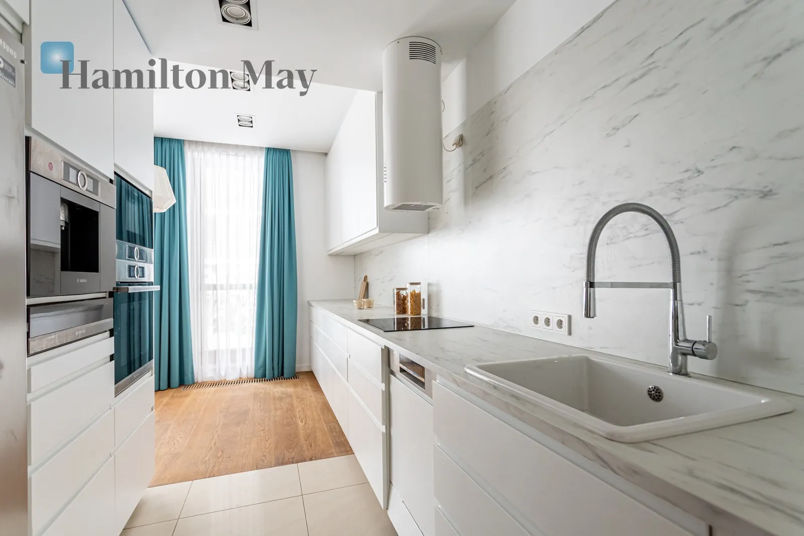 City: Warszawa Street: Sarmacka Region: Wilanów Subregion: Błonia Wilanowskie Distance to centre: 9.49 km Price: 2502732 PLN Bedrooms: 3 - slider