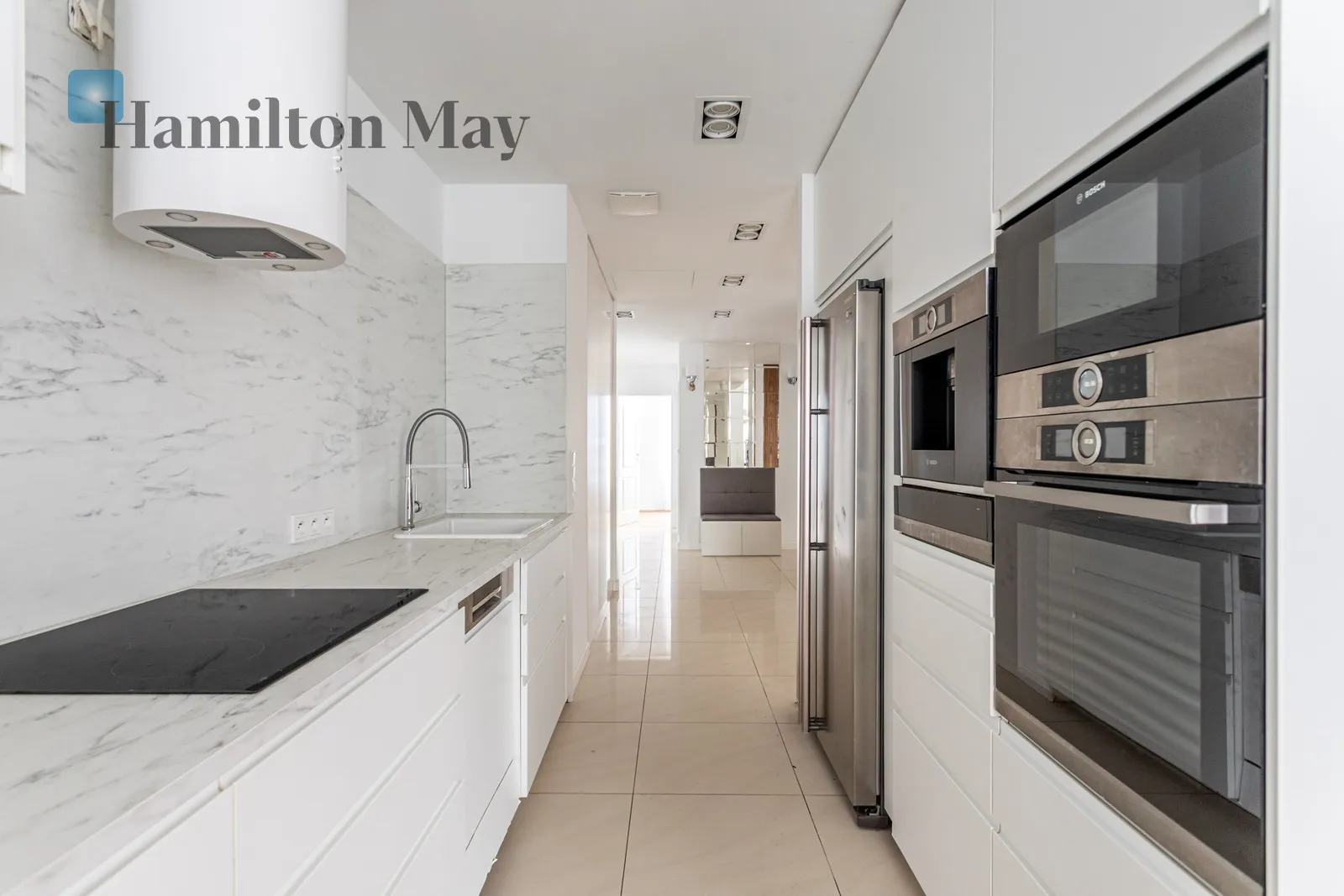 Region: Wilanów Subregion: Błonia Wilanowskie Distance to centre: 9.49 km Price: 2502732 PLN Bedrooms: 3 Bathrooms: null Size: 114.28m2 - slider