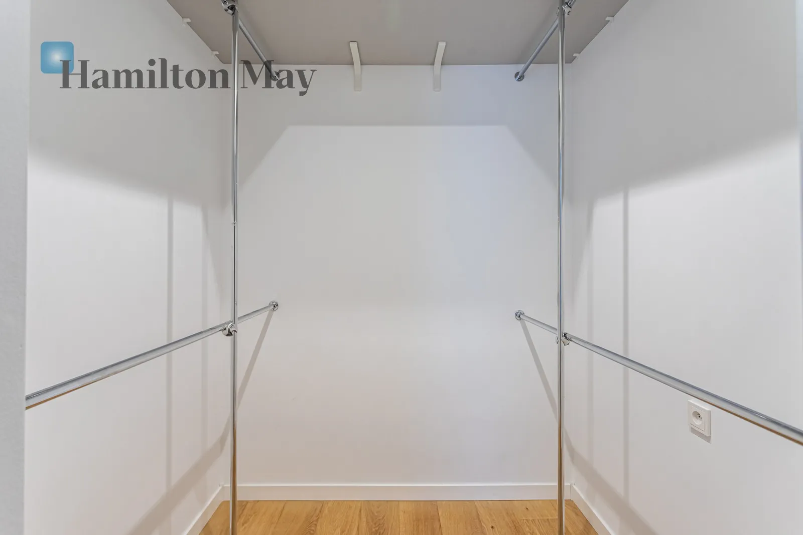 Region: Wilanów Subregion: Błonia Wilanowskie Distance to centre: 9.49 km Price: 2502732 PLN Bedrooms: 3 Bathrooms: null - slider