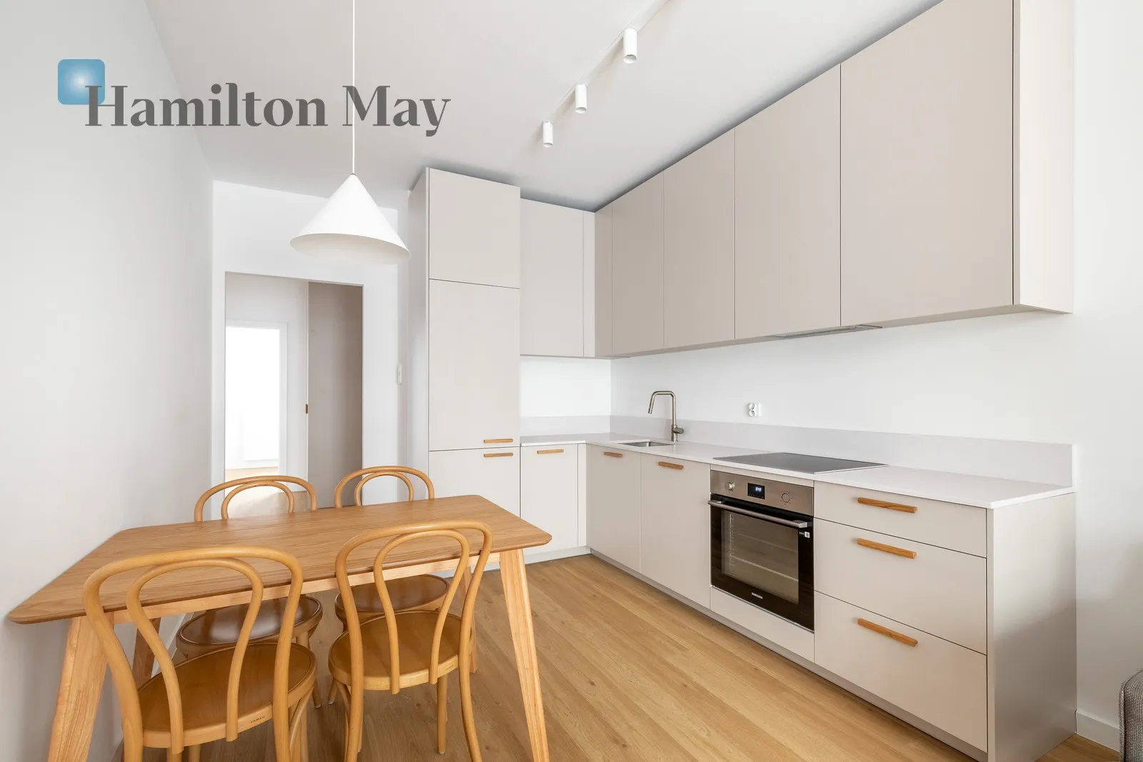 Bright and well-arranged 3 rooms | Terrace | Garden | Garage | Greenery around | 0% COMMISSION - slider