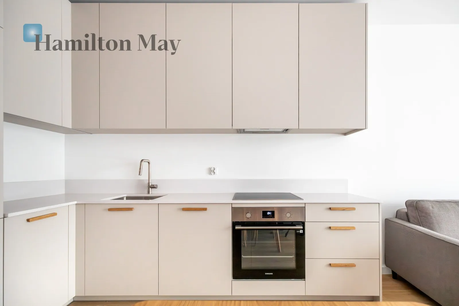 Bright and well-arranged 3 rooms | Terrace | Garden | Garage | Greenery around | 0% COMMISSION - slider