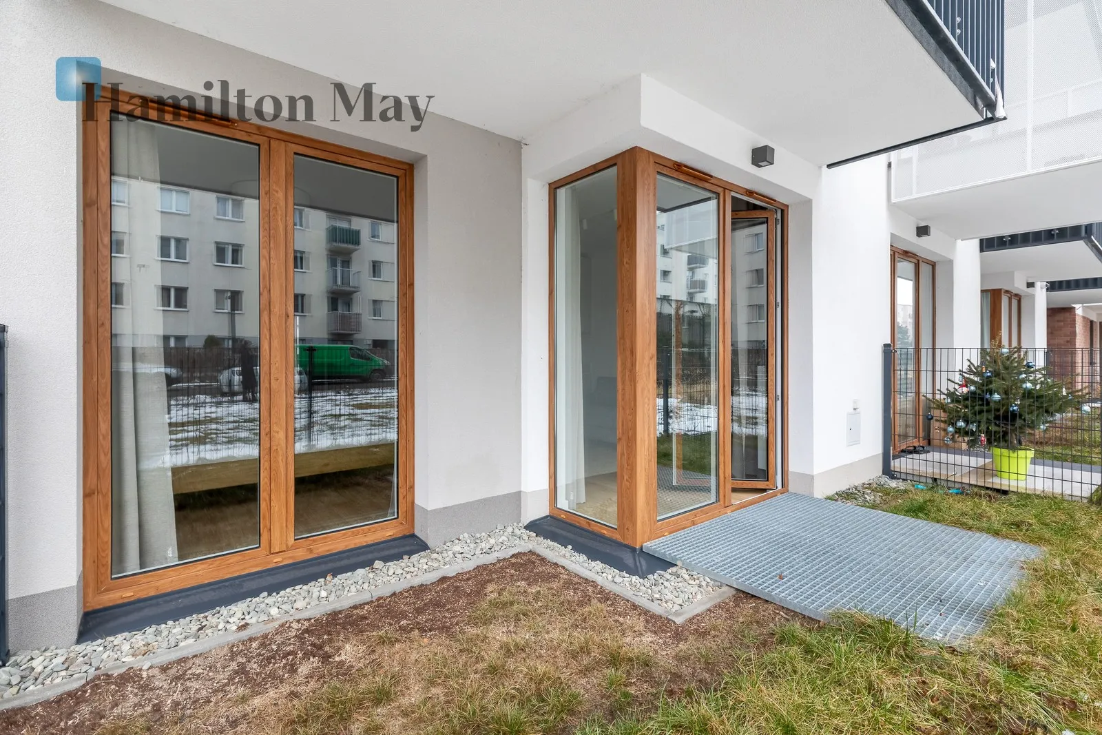 Bright and well-arranged 3 rooms | Terrace | Garden | Garage | Greenery around | 0% COMMISSION - slider