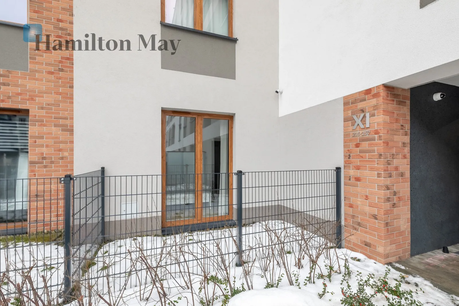 Bright and well-arranged 3 rooms | Terrace | Garden | Garage | Greenery around | 0% COMMISSION - slider