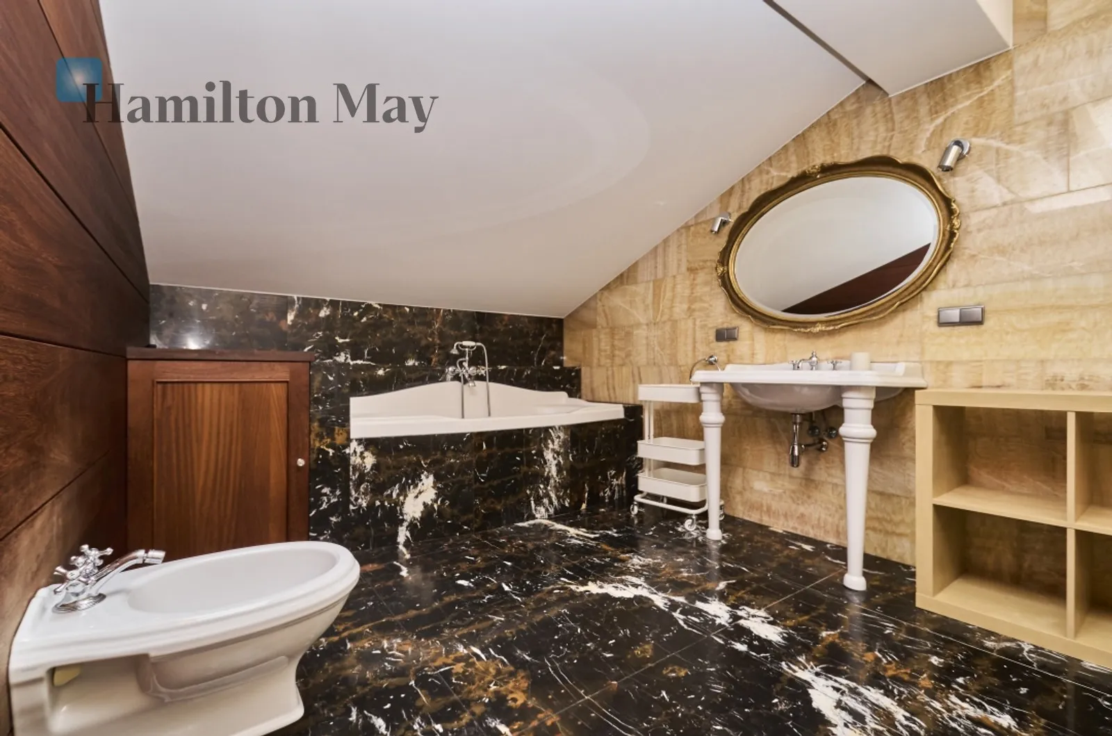 Простора квартира з терасою у Волі Юстовській - slider