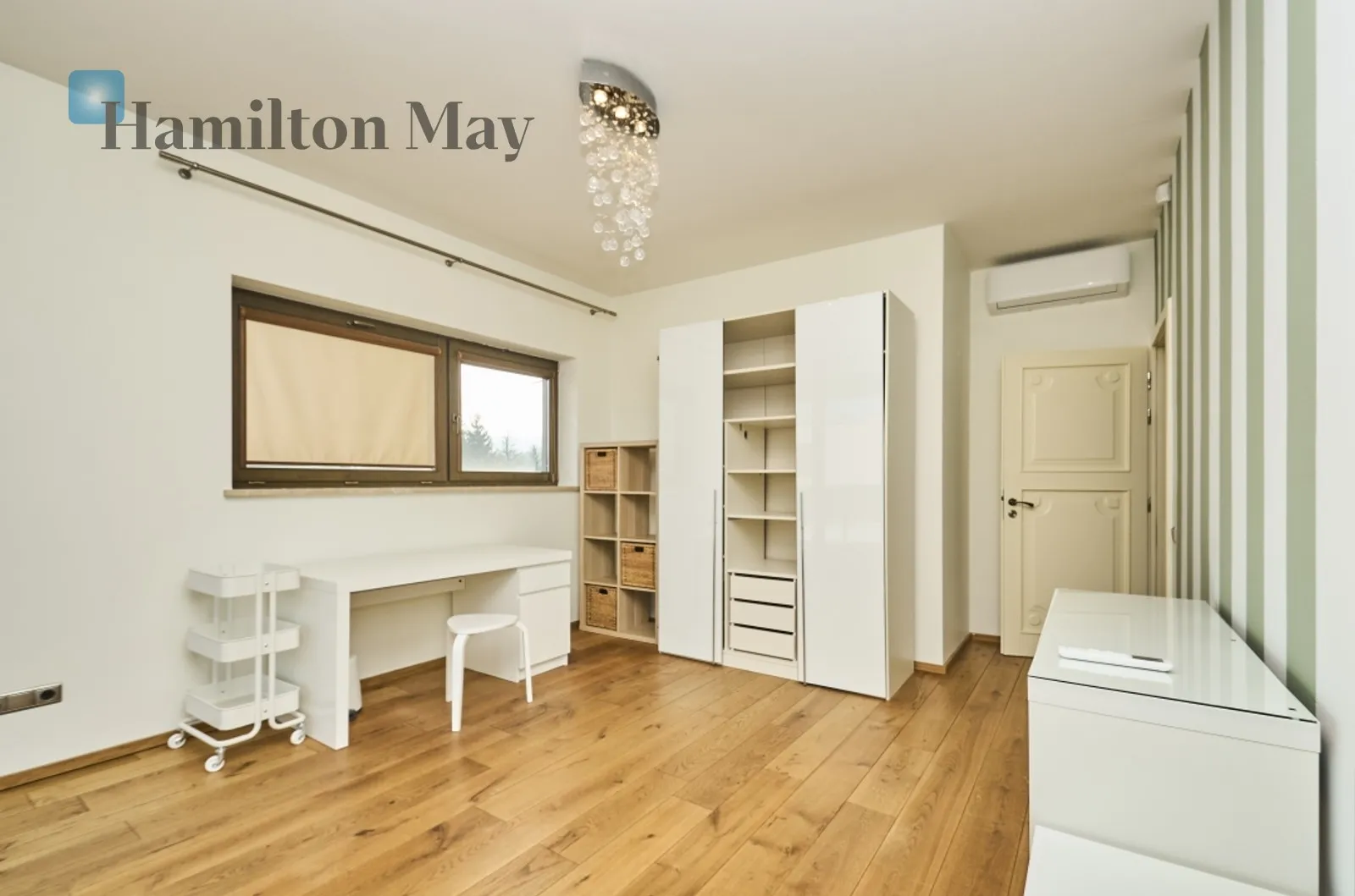 Простора квартира з терасою у Волі Юстовській - slider