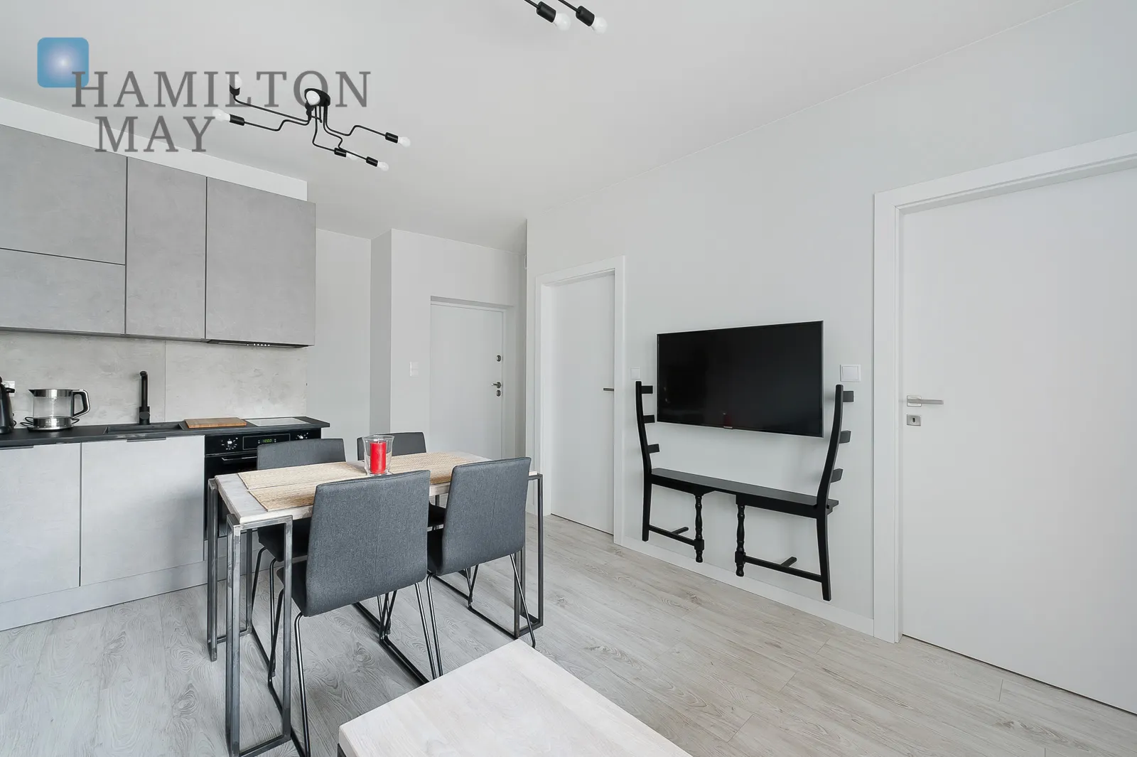 A modern apartment in the prestigious Ludwinów development on the Vistula Boulevards - slider