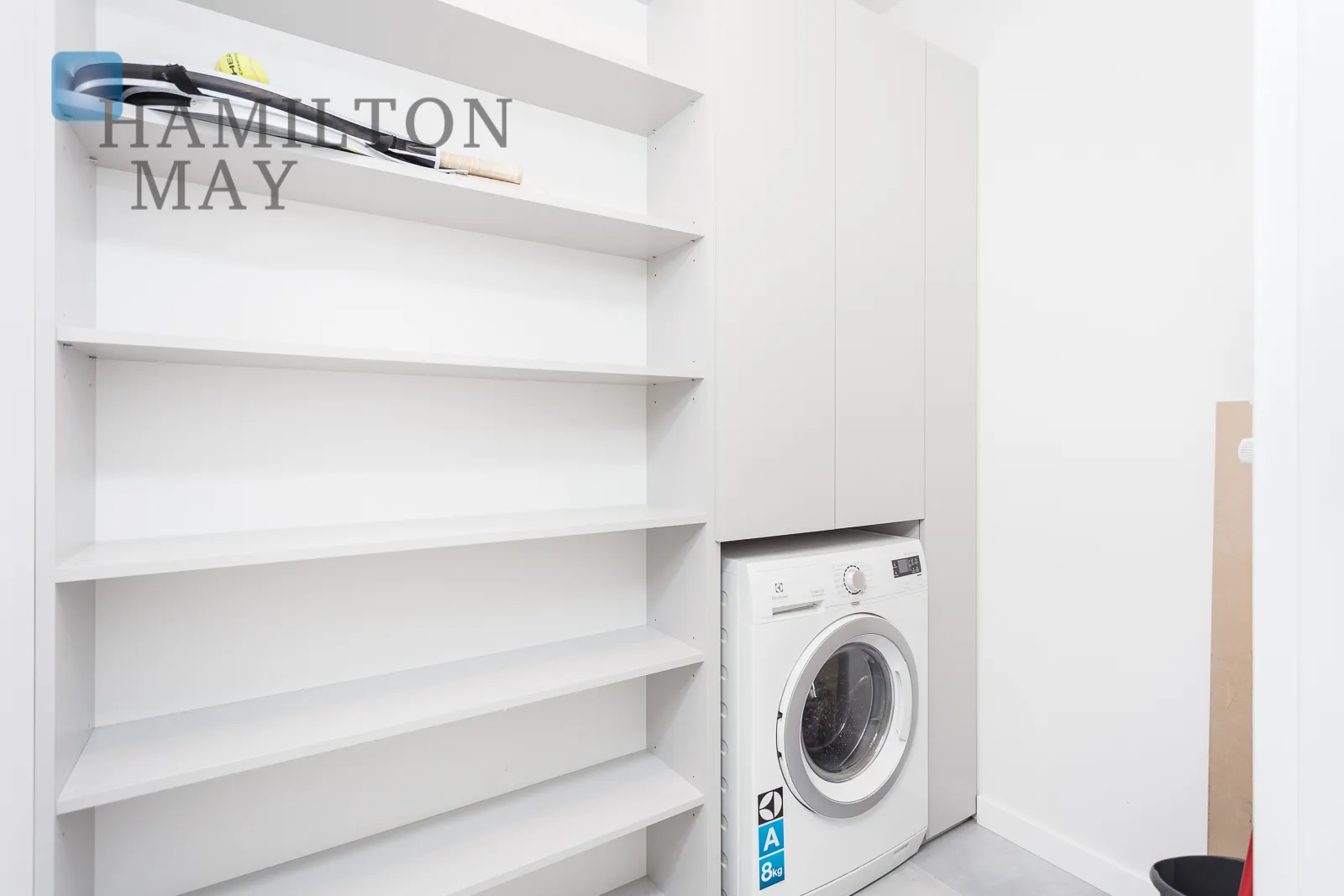 A modern, three-room apartment in the city center  - slider