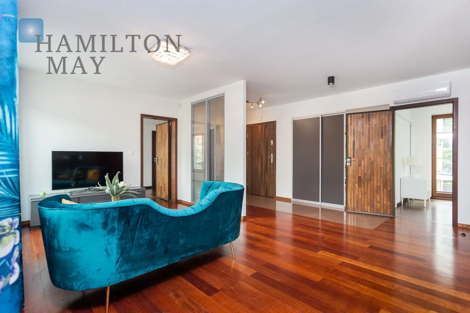 Street: Królowej Jadwigi Region: Zwierzyniec Subregion: Salwator Distance to centre: 1 km Level: 2 Price: 4900 PLN Bedrooms: 2 Bathrooms: 2 Size: 81.5m2 Price/m2: 60 PLN - slider
