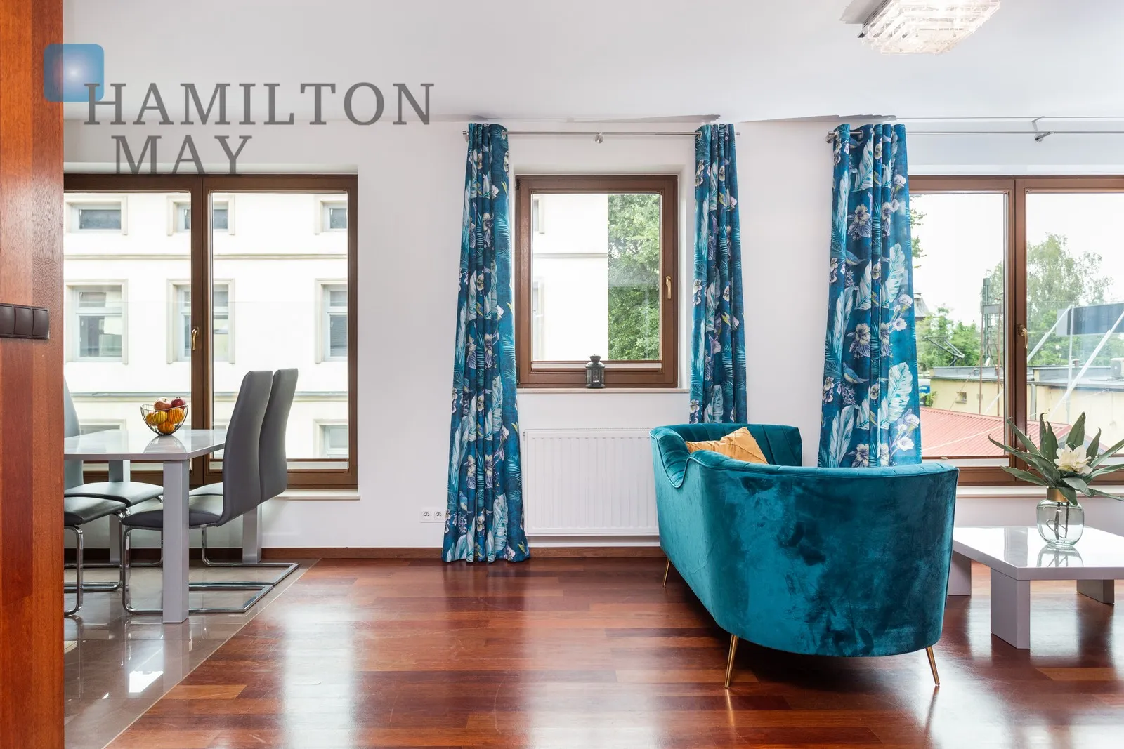 Street: Królowej Jadwigi Region: Zwierzyniec Subregion: Salwator Distance to centre: 1 km Level: 2 Price: 4900 PLN Bedrooms: 2 Bathrooms: 2 Size: 81.5m2 - slider