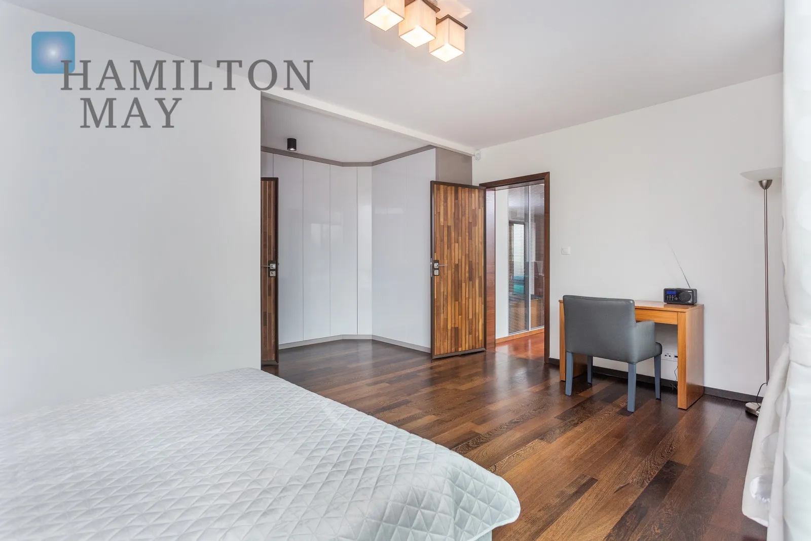 Region: Zwierzyniec Subregion: Salwator Distance to centre: 1 km Level: 2 Price: 4900 PLN Bedrooms: 2 Bathrooms: 2 Size: 81.5m2 - slider