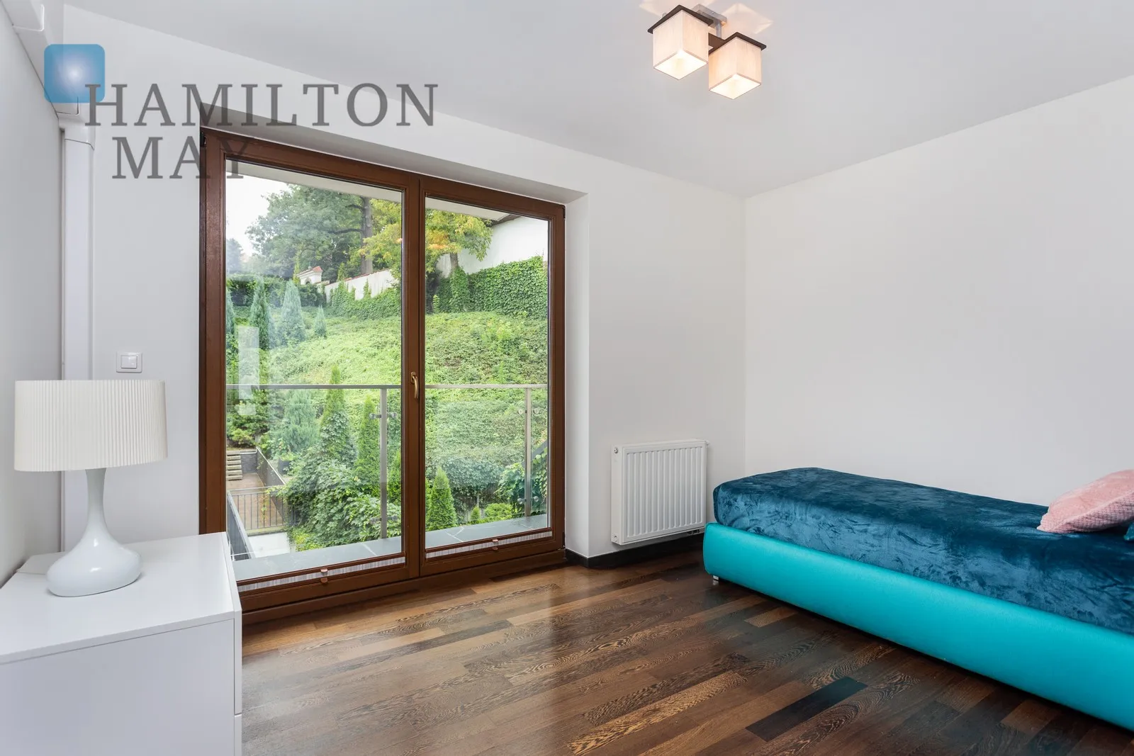 Subregion: Salwator Distance to centre: 1 km Level: 2 Price: 4900 PLN Bedrooms: 2 Bathrooms: 2 Size: 81.5m2 Price/m2: 60 PLN - slider