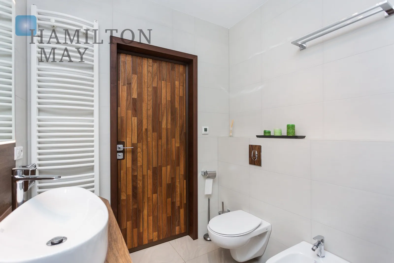 Subregion: Salwator Distance to centre: 1 km Level: 2 Price: 4900 PLN Bedrooms: 2 Bathrooms: 2 Size: 81.5m2 - slider