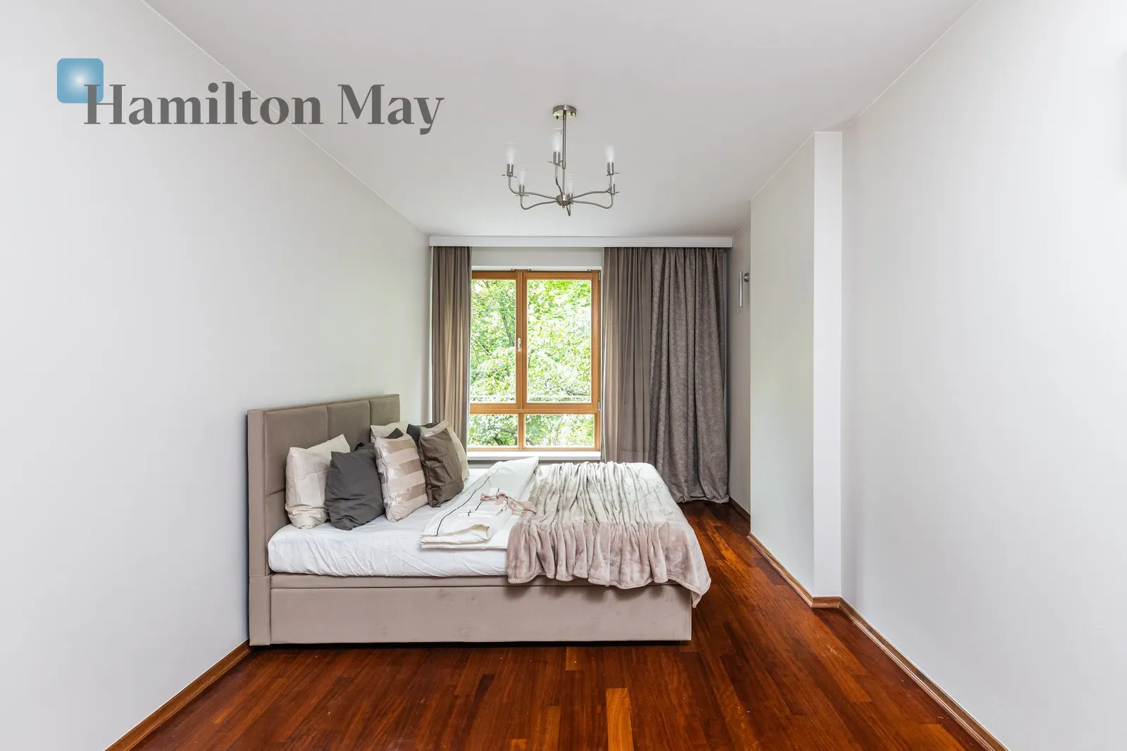 Region: Mokotów Subregion: Stary Mokotów Distance to centre: 2.91 km Level: 2 Price: 16000 PLN Bedrooms: 3 Bathrooms: 2 Size: 120m2 - slider