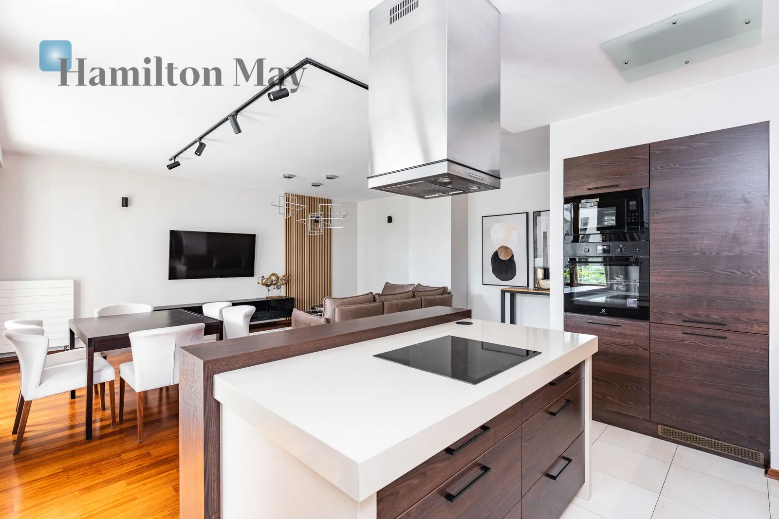 Street: Ludwika Narbutta Region: Mokotów Subregion: Stary Mokotów Distance to centre: 2.91 km Level: 2 Price: 16000 PLN Bedrooms: 3 Bathrooms: 2 Size: 120m2 Price/m2: 133 PLN - slider