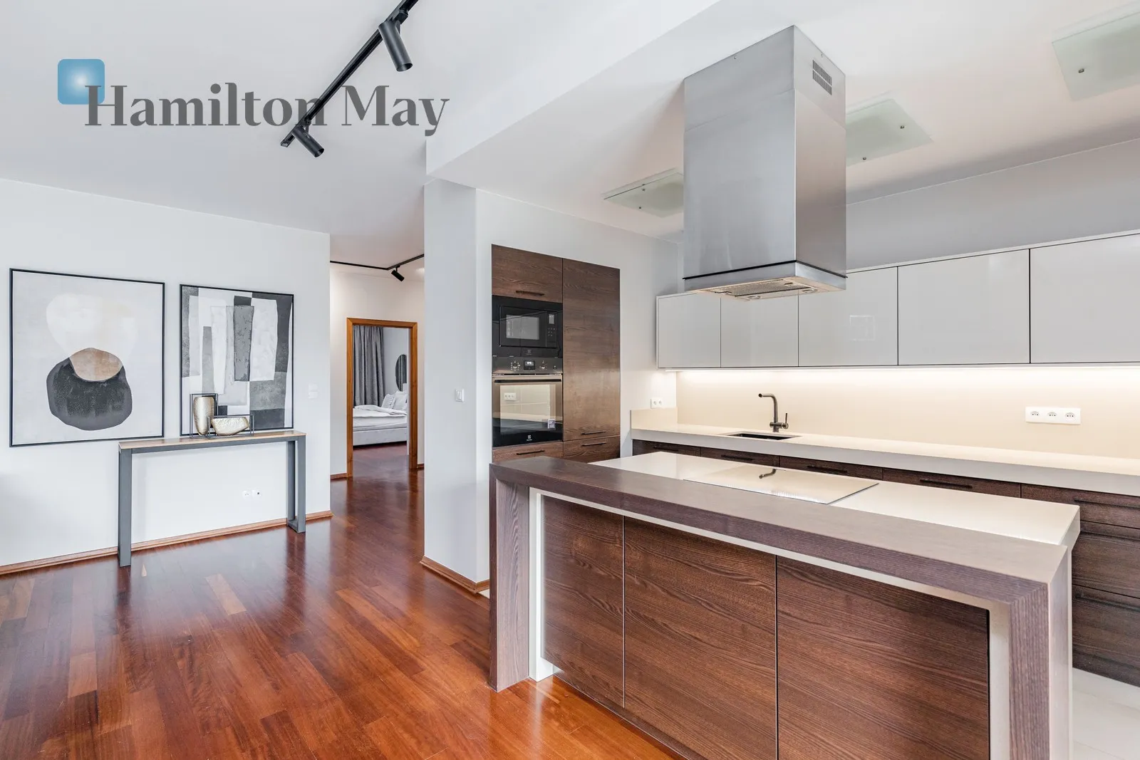 City: Warszawa Street: Ludwika Narbutta Region: Mokotów Subregion: Stary Mokotów Distance to centre: 2.91 km Level: 2 Price: 16000 PLN Bedrooms: 3 Bathrooms: 2 - slider