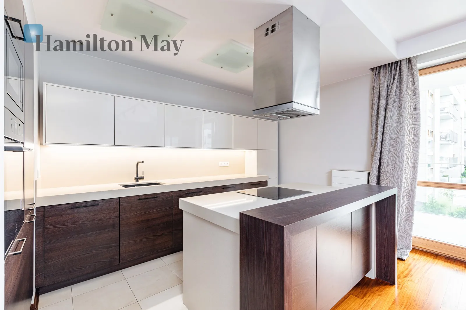 Region: Mokotów Subregion: Stary Mokotów Distance to centre: 2.91 km Level: 2 Price: 16000 PLN Bedrooms: 3 Bathrooms: 2 Size: 120m2 Price/m2: 133 PLN - slider