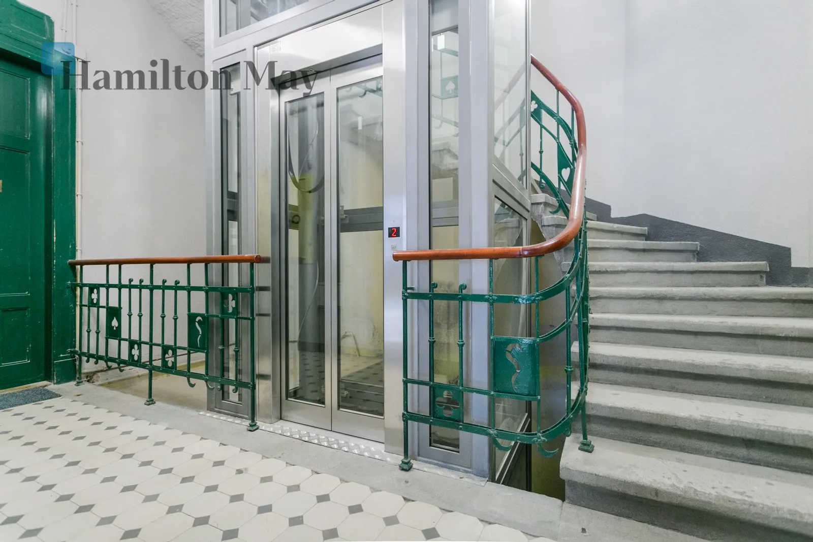 Distance to centre: 1.45 km Level: 2 Price: 2900 PLN Bedrooms: 1 Bathrooms: 1 Size: 39m2 Price/m2: 74 PLN - slider