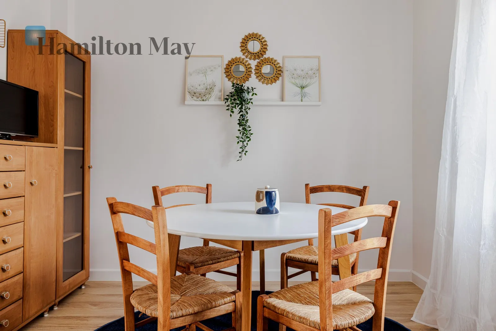 Region: Mokotów Subregion: Stary Mokotów Distance to centre: 3.87 km Price: 2750 PLN Bedrooms: 1 Bathrooms: 1 Size: 41m2 Price/m2: 67 PLN - slider