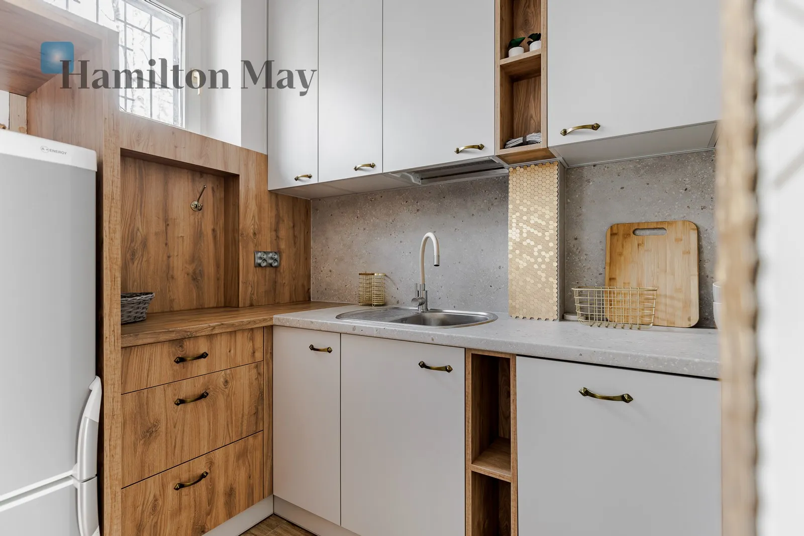 Street: Seweryna Goszczyńskiego Region: Mokotów Subregion: Stary Mokotów Distance to centre: 3.87 km Price: 2750 PLN Bedrooms: 1 Bathrooms: 1 - slider