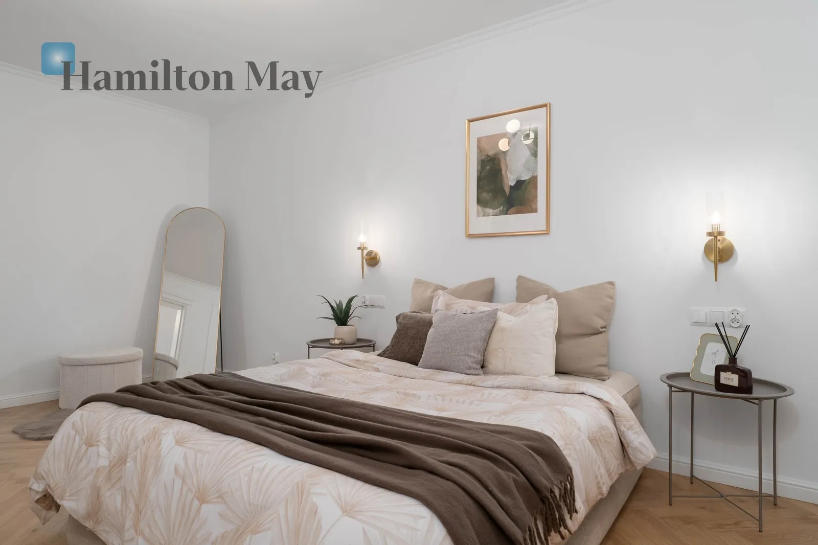 A unique apartment on Platy Street with a balcony, in the heart of Krakow - slider