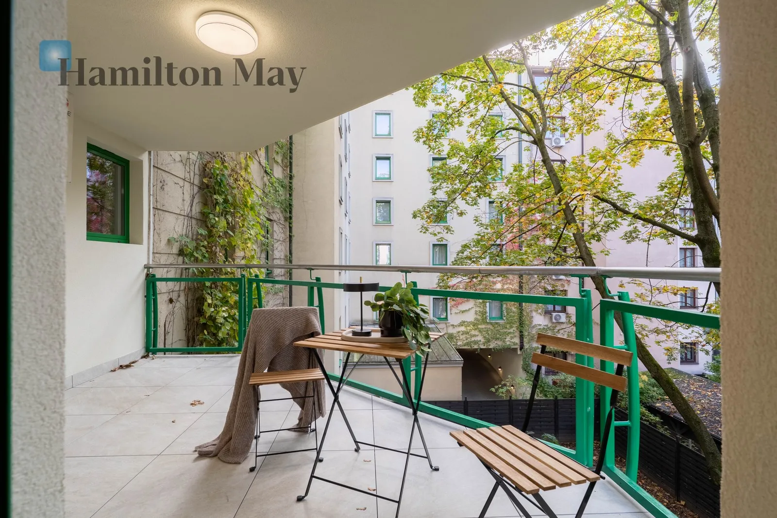 A unique apartment on Platy Street with a balcony, in the heart of Krakow - slider