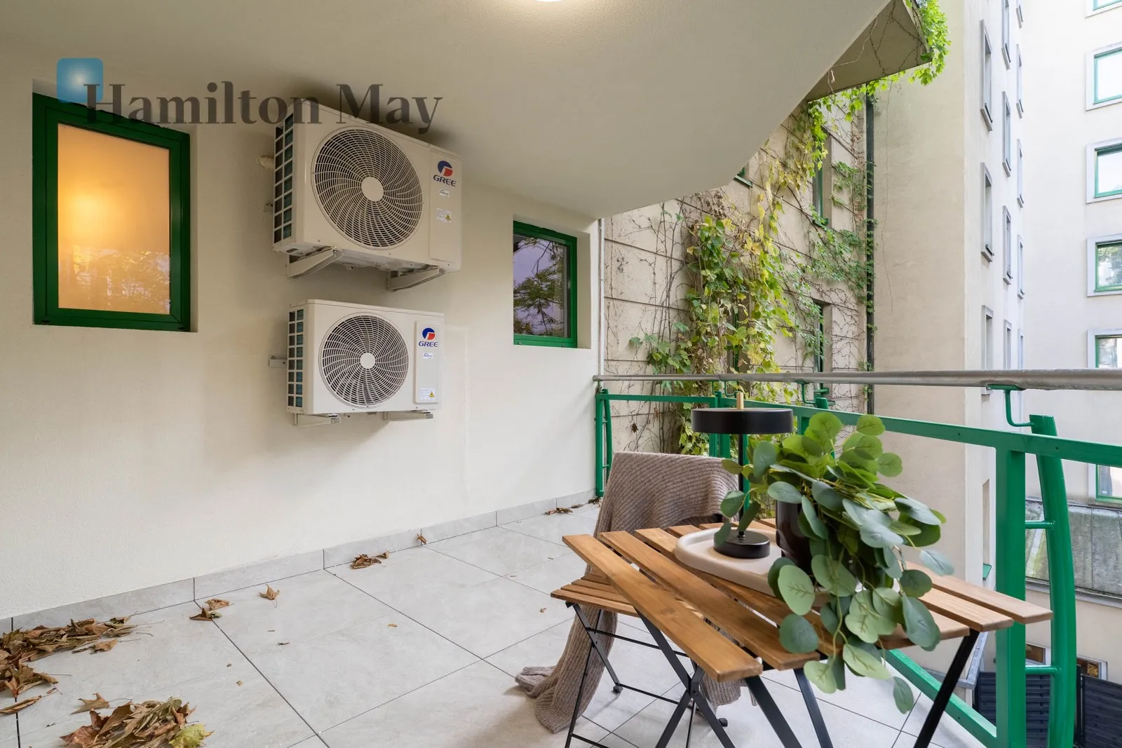 A unique apartment on Platy Street with a balcony, in the heart of Krakow - slider
