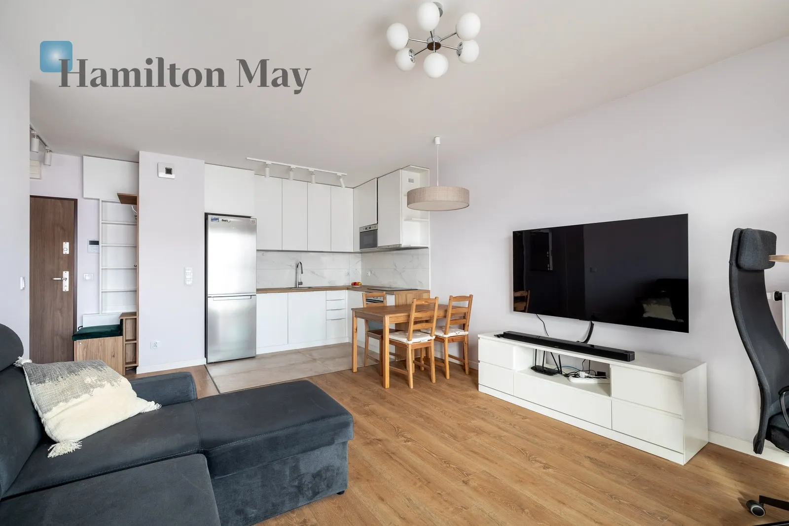 City: Kraków Street: Romana Ciesielskiego Region: Czyżyny Distance to centre: 5.37 km Level: 5 Price: 760000 PLN Bedrooms: 1 Bathrooms: 1 Size: 43m2 - slider