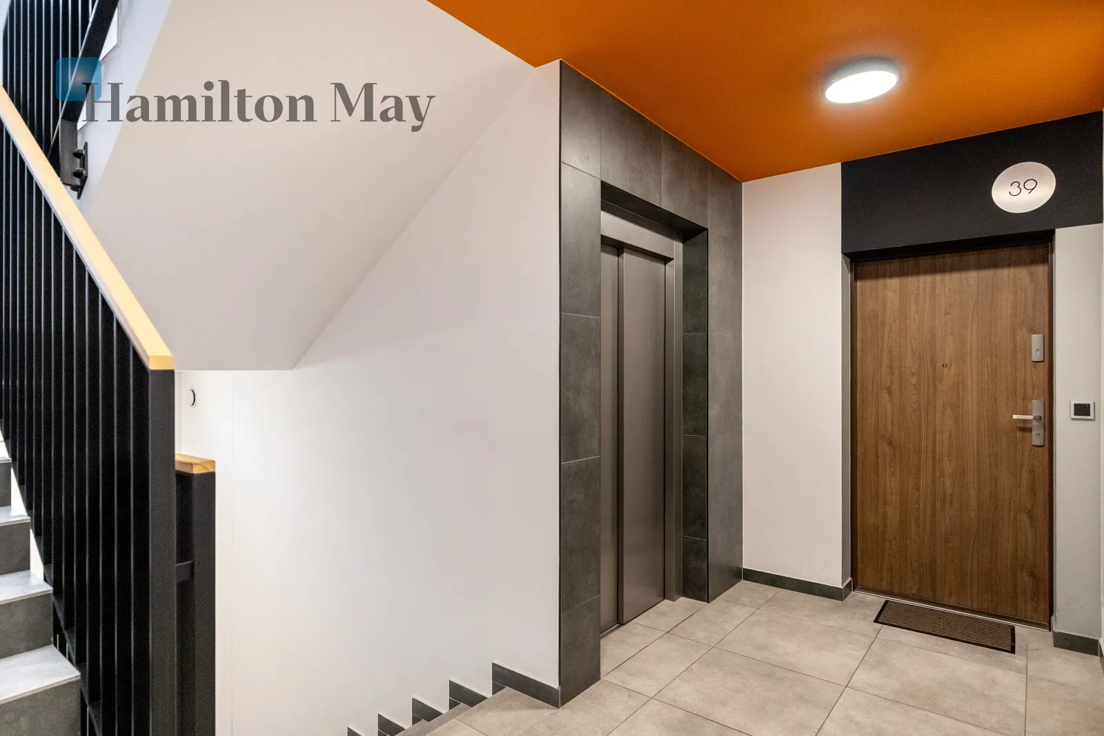 Level: 5 Price: 760000 PLN Bedrooms: 1 Bathrooms: 1 Size: 43m2 - slider