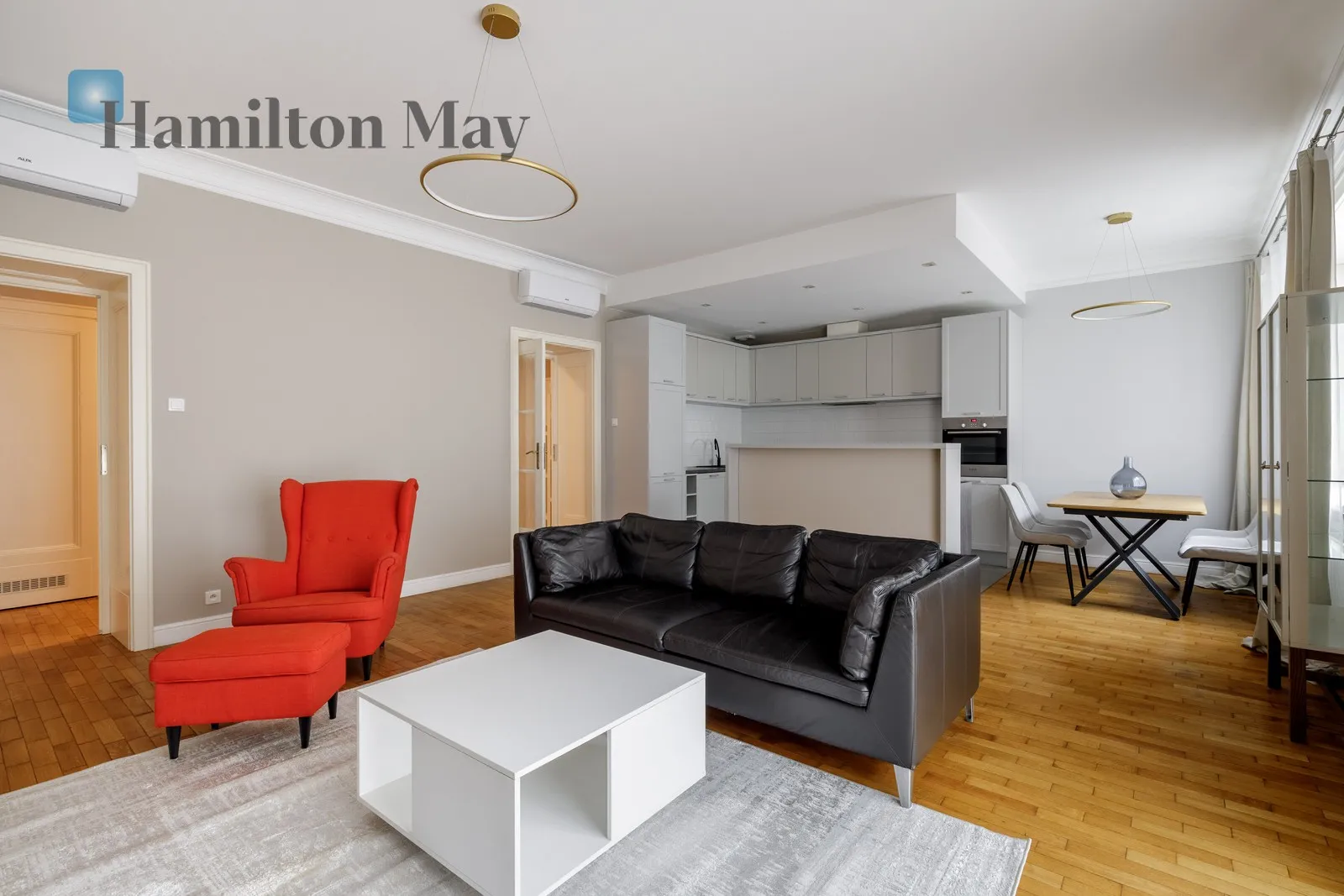 City: Kraków Street: Józefa Sarego Region: Stare Miasto Distance to centre: 0.73 km Level: 2 Price: 6500 PLN Bedrooms: 2 Bathrooms: 2 Size: 115m2 - slider