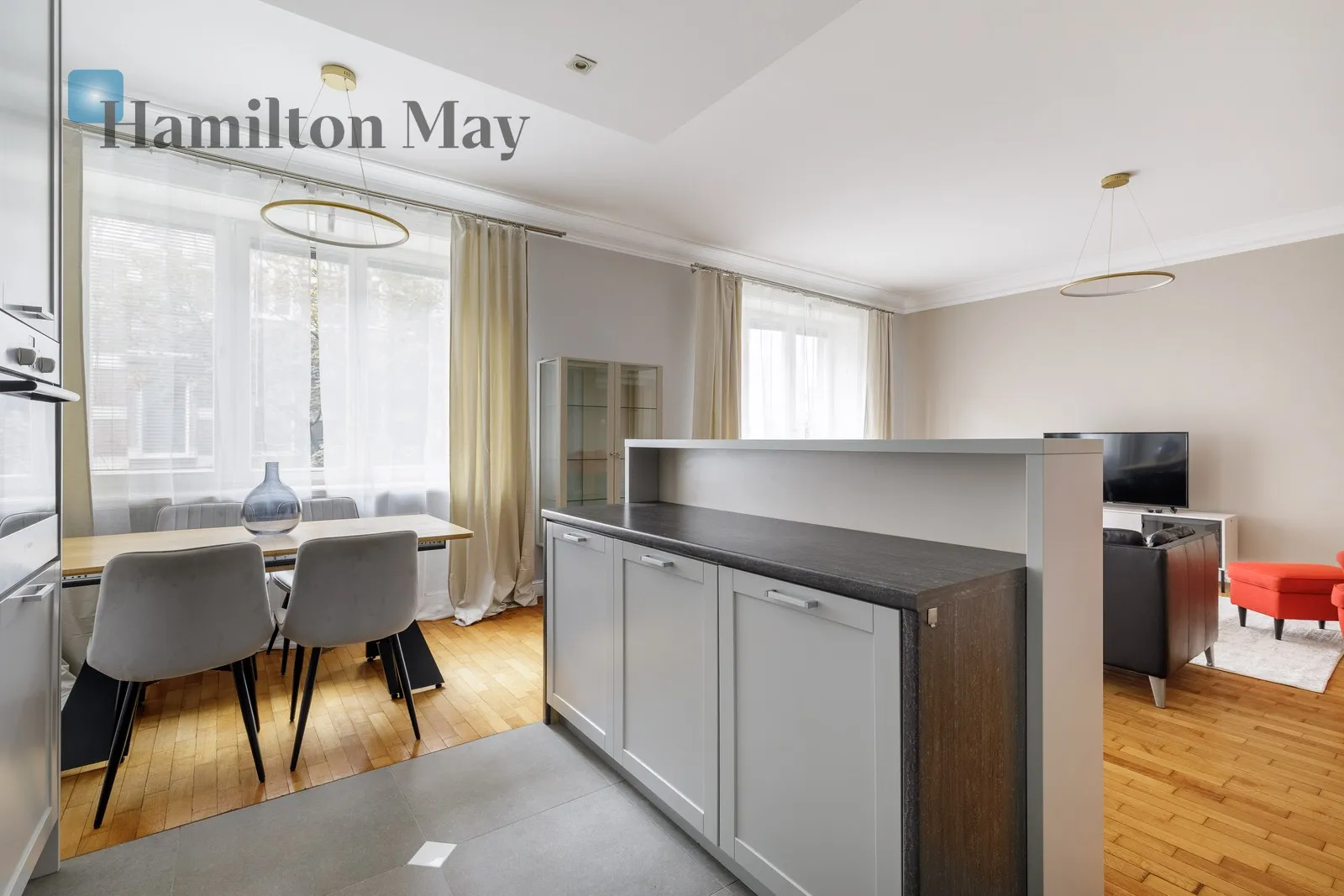 City: Kraków Street: Józefa Sarego Region: Stare Miasto Distance to centre: 0.73 km Level: 2 Price: 6500 PLN - slider
