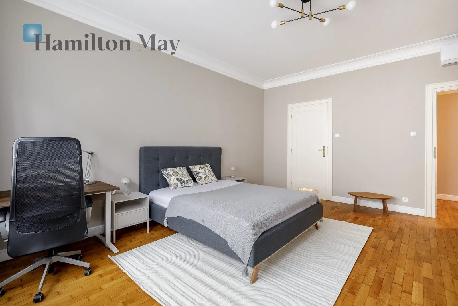 Distance to centre: 0.73 km Level: 2 Price: 6500 PLN Bedrooms: 2 Bathrooms: 2 - slider