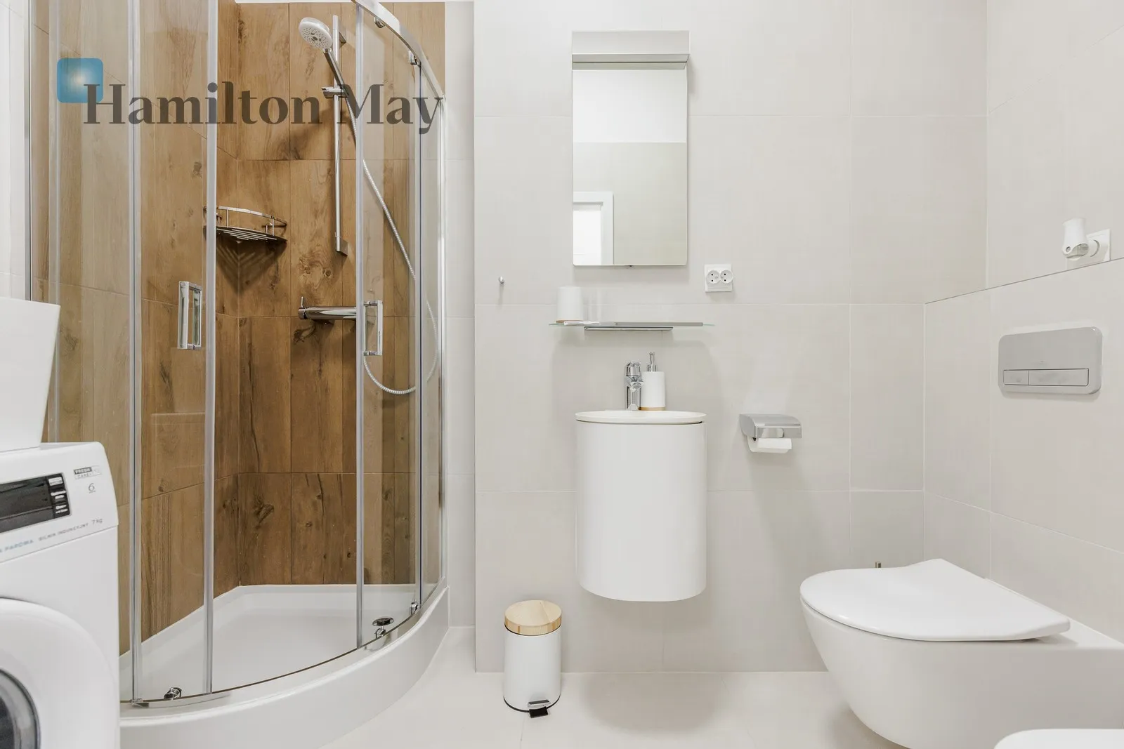 Region: Śródmieście Subregion: Śródmieście Południowe Distance to centre: 0.48 km Level: 6 Price: 3900 PLN Bedrooms: 1 Bathrooms: 1 Size: 49m2 - slider
