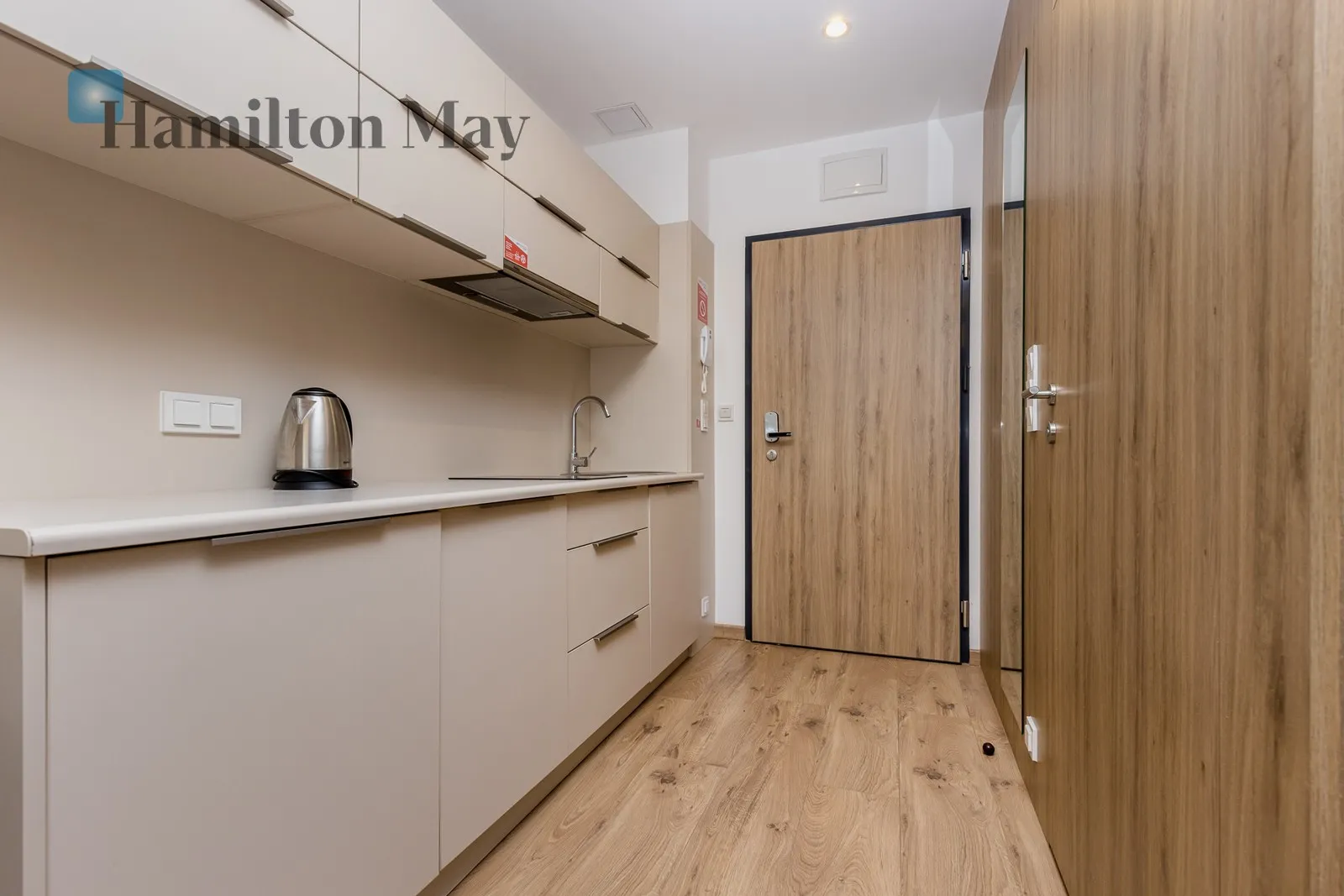 Street: Wolska Region: Wola Subregion: Odolany Distance to centre: 4.66 km Level: 4 Price: 492000 PLN Bedrooms: 0 Bathrooms: 1 - slider