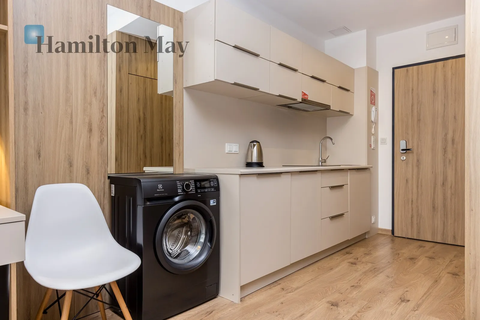 Region: Wola Subregion: Odolany Distance to centre: 4.66 km Level: 4 Price: 492000 PLN Bedrooms: 0 Bathrooms: 1 Size: 24.53m2 Price/m2: 20057 PLN - slider