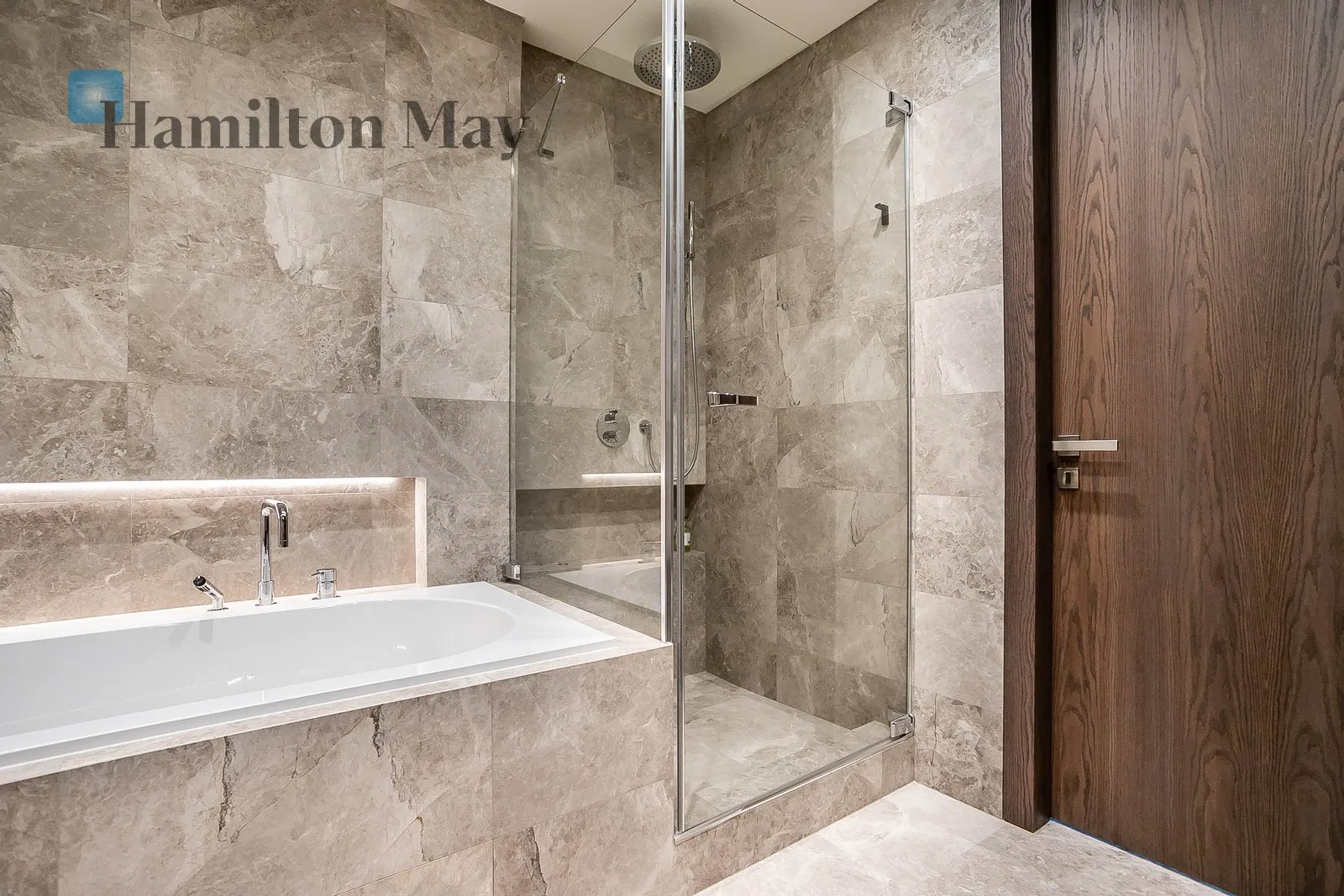 Level: 51 Price: 48000 PLN Bedrooms: 3 Bathrooms: 3 Size: 204m2 Price/m2: 235 PLN - slider