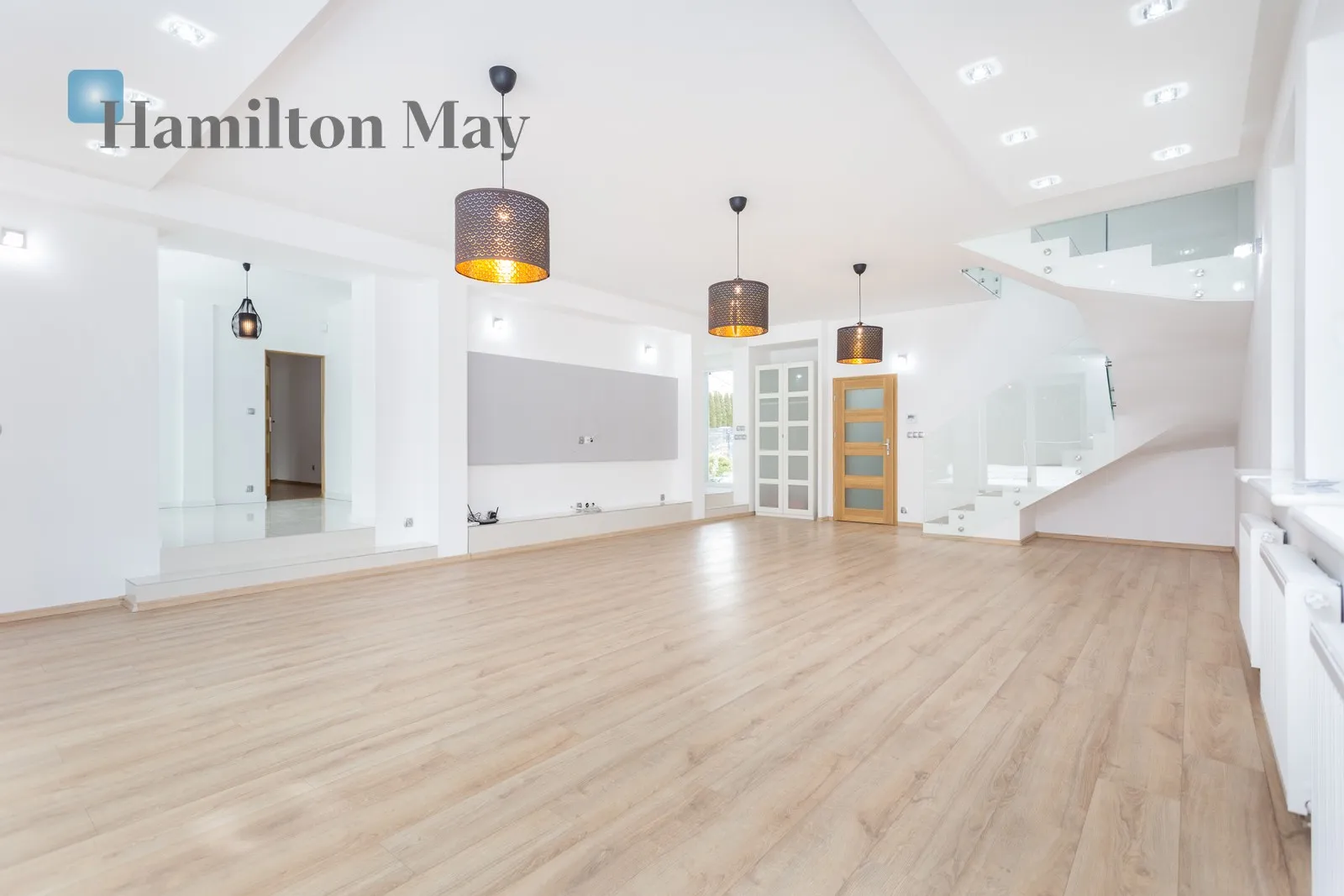 Price: 17500 PLN Bedrooms: 5 Bathrooms: 3 - slider