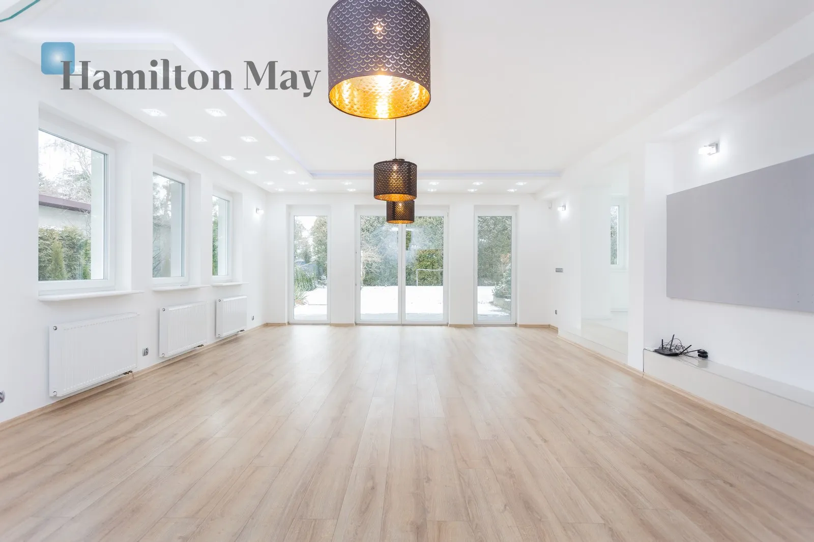 Bedrooms: 5 Bathrooms: 3 Plot size: 900m2 - slider