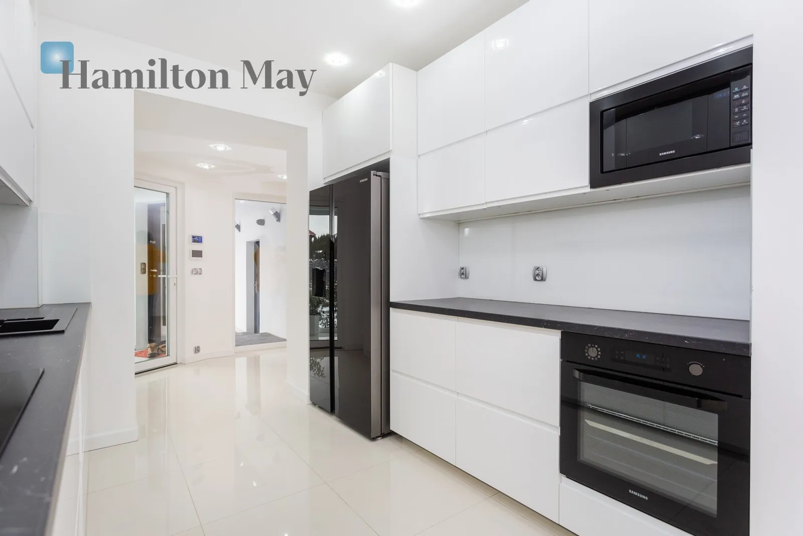 Street: Dolina Region: Zwierzyniec Subregion: Wola Justowska Distance to centre: 4.91 km Level: -9 Price: 17500 PLN Bedrooms: 5 Bathrooms: 3 - slider